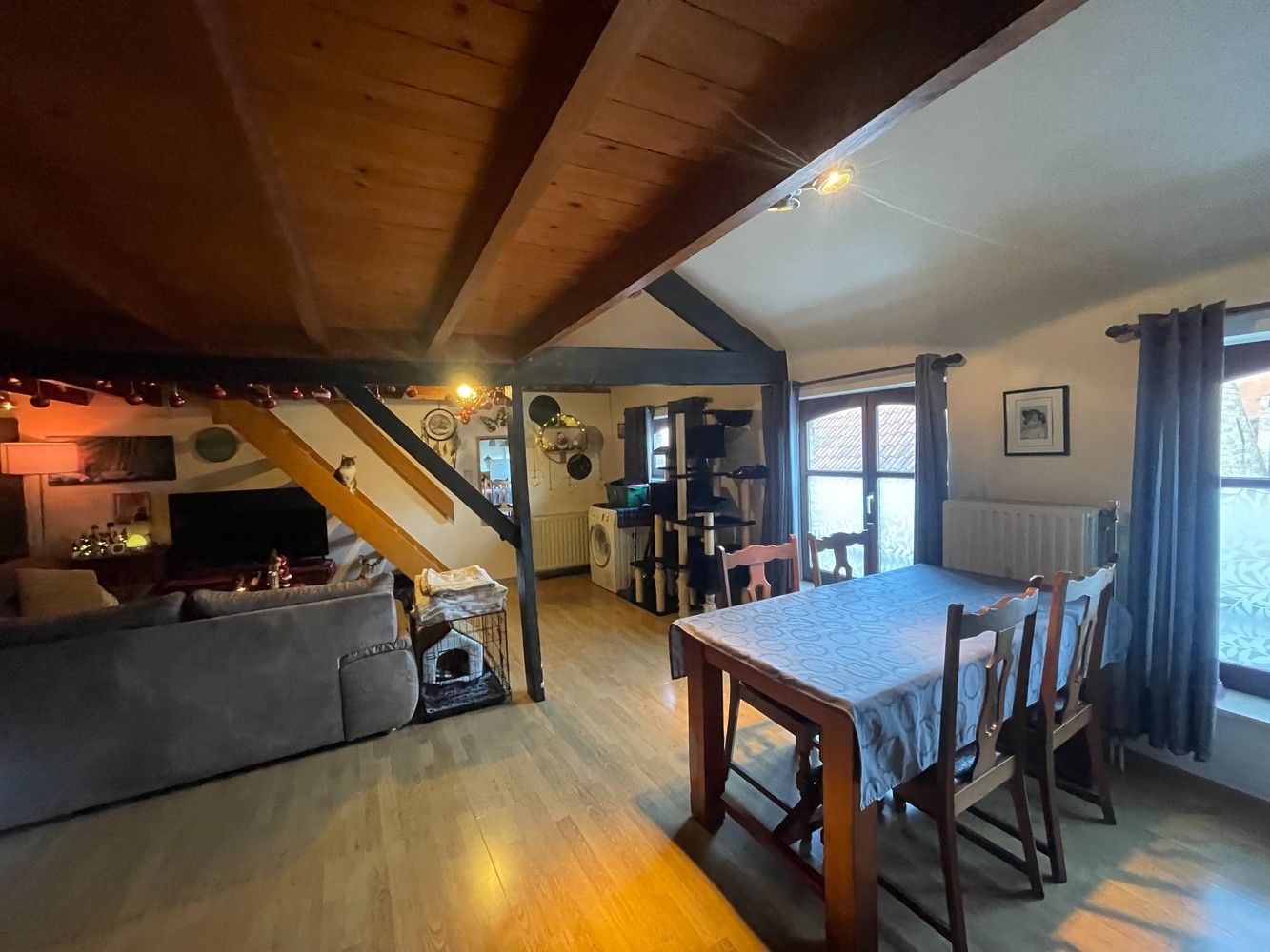 Brugge centrum, OPBRENGSTEIGENDOM bestaande uit  een MAGAZIJN op het gelijkvloers,  een STUDIO op de 1é Verd,  DUPLEX  LOFT STUDIO ONDER HET DAK ALLES VERHUURD MOOIE OPBRENGST foto 11