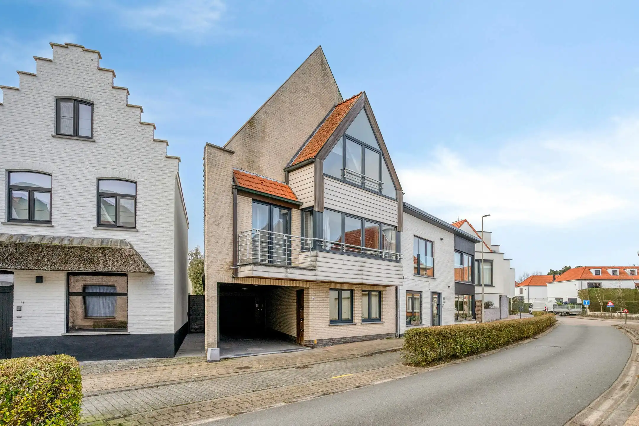 Opbrengsteigendom met 3 appartementen te koop centrum Knokke foto 2