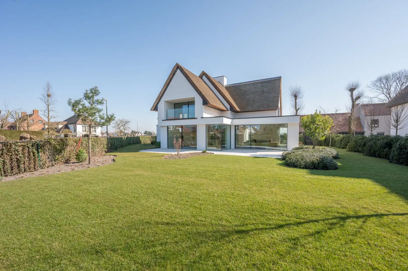 Exclusieve nieuwbouwvilla met open zichten en perfecte zuidwest oriëntatie foto {{pictureIndex}}