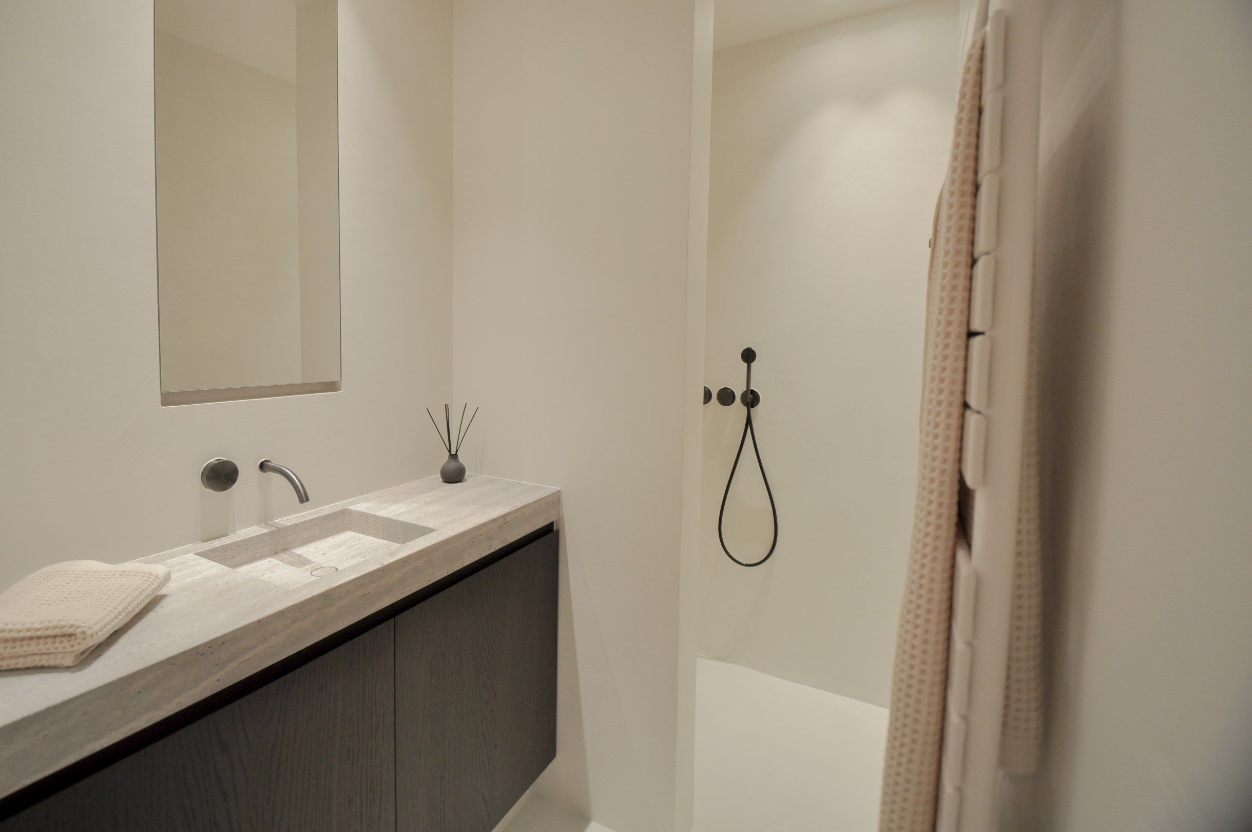 Uitzonderlijk ,tijdloos volledig gerenoveerd appartement met een open zicht . foto 24