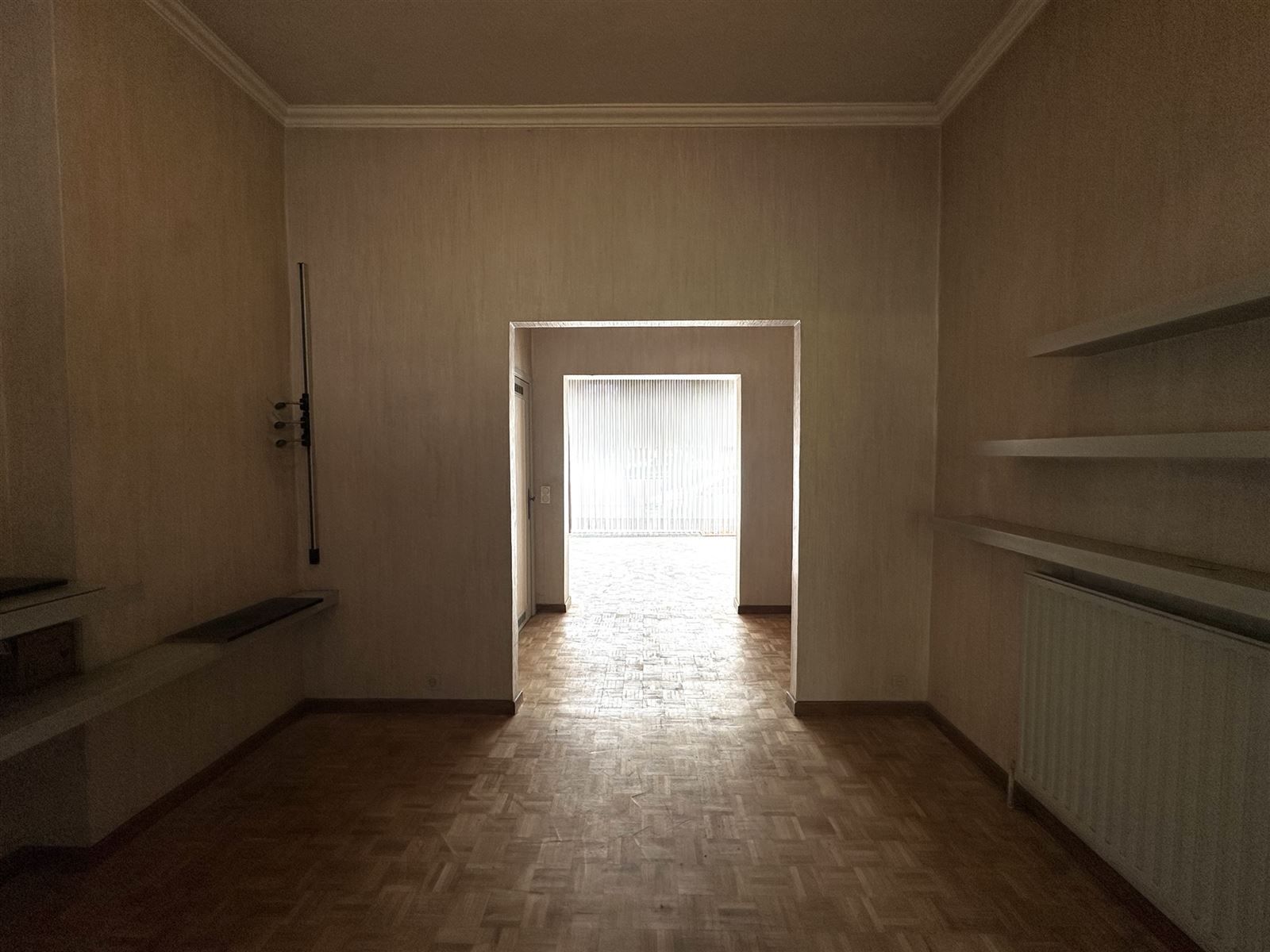 karaktervolle woning met handelsruimte in hartje Zottegem! foto 4
