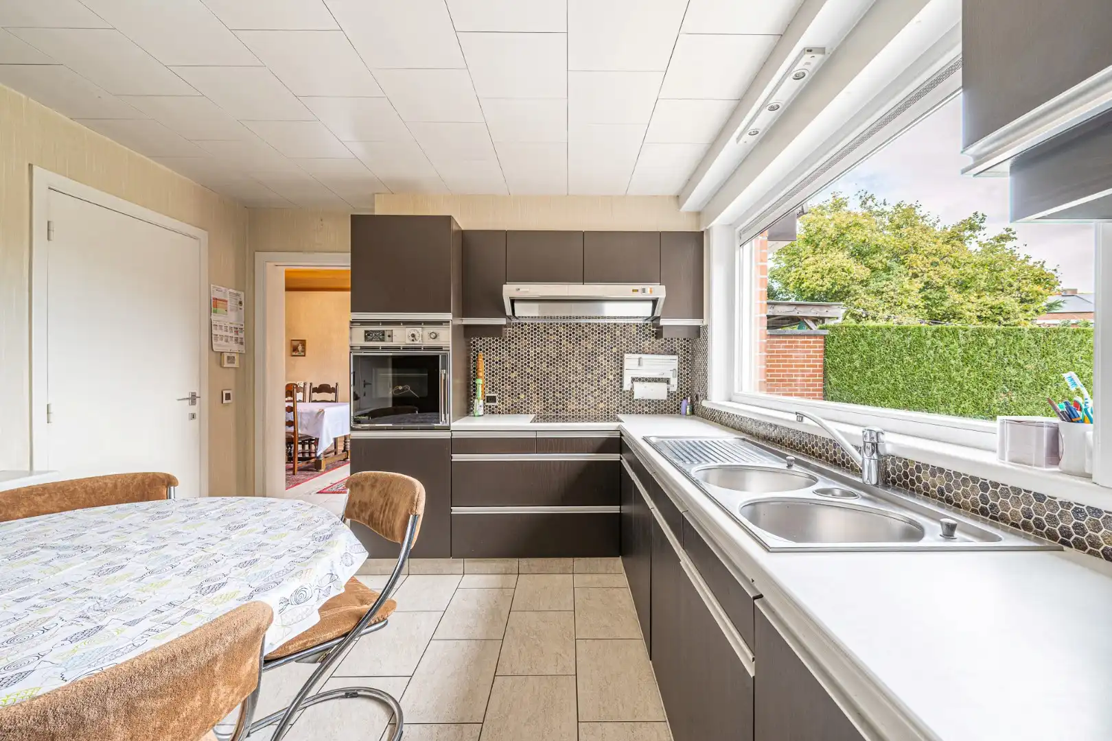 Ruime woning met 3 slaapkamers, garage en zonnige tuin in Geluwe foto 5
