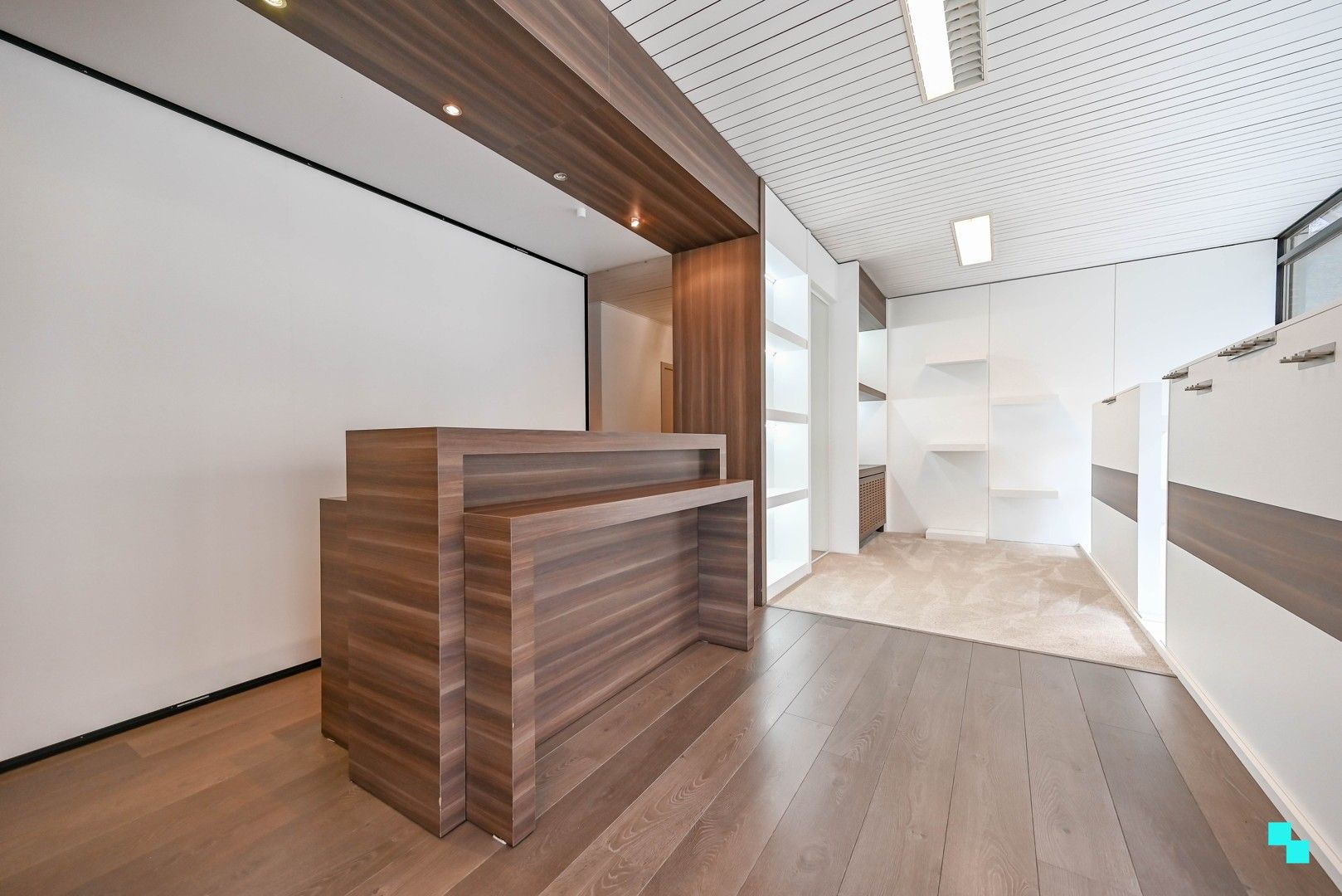 Centraal gelegen handelspand met etalage in hartje Lendelede foto 8