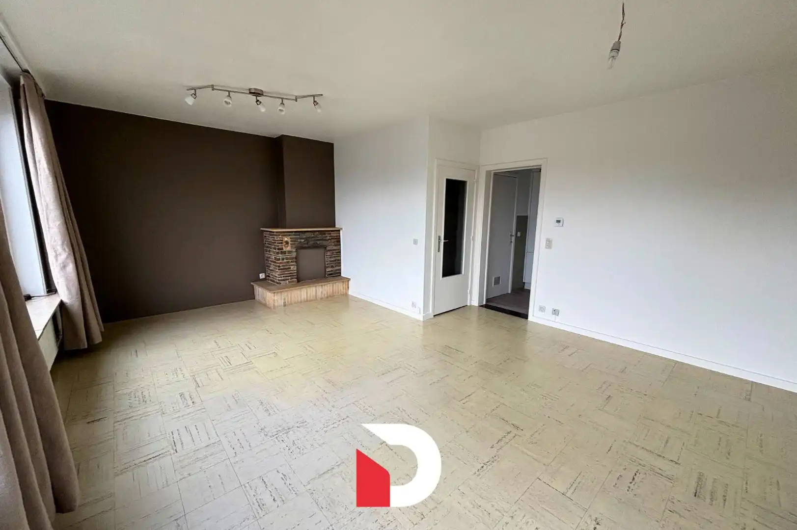 Lichtrijk gerenoveerd appartement, 3 slaapkamers en garagebox foto {{pictureIndex}}