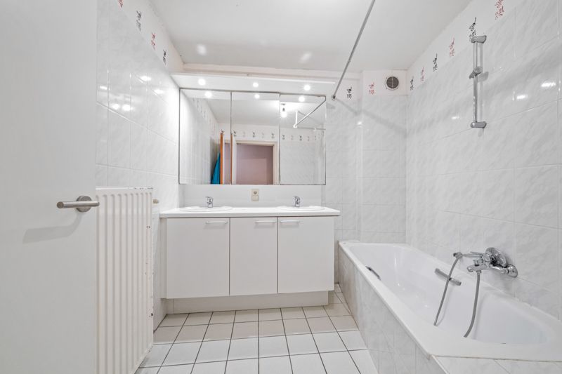 Roeselare : Instapklare hoek duplexappartement met 1 slaapkamer (kan opgesplitst worden )  met ruim terras nabij centrum + zolder foto 7