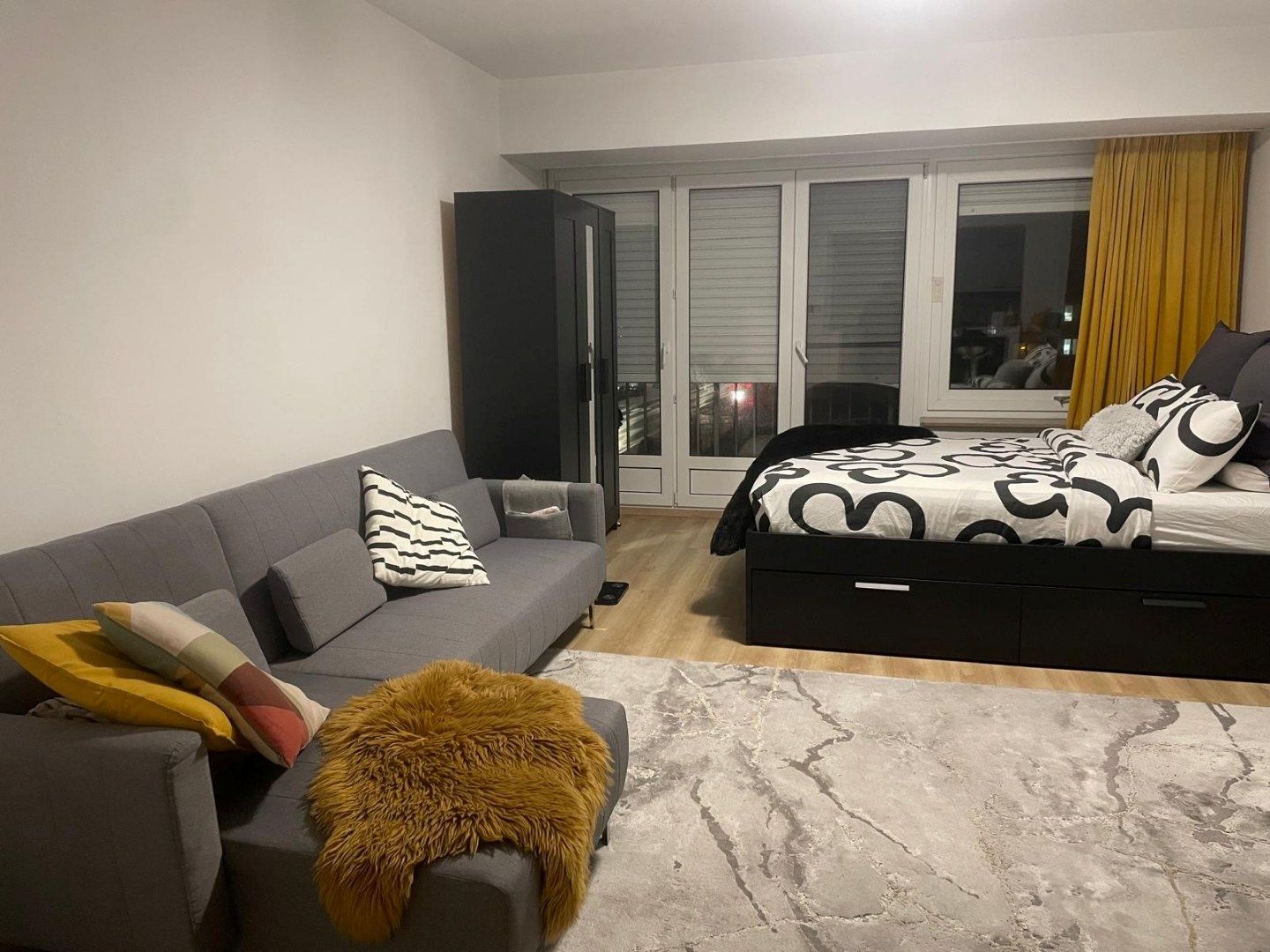 Ongemeubelde zonnige studio, vlak aan zee foto 11