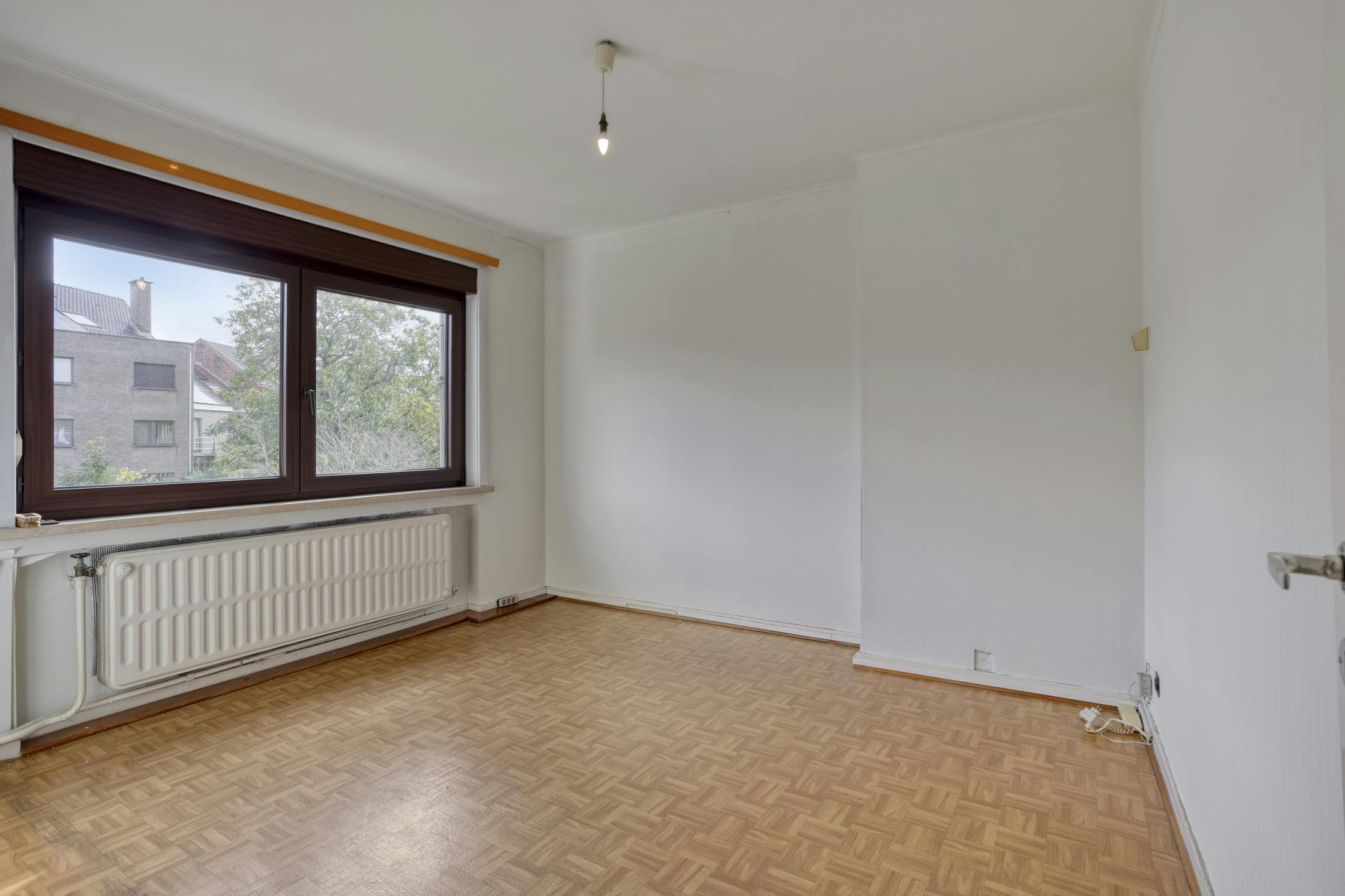 Te renoveren woning met potentieel in Sint-Agatha-Berchem! foto 6