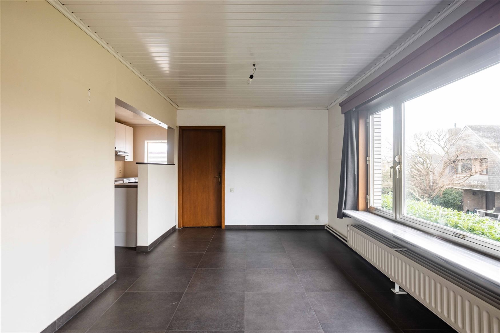 Commercieel gelijkvloers met ruim duplex appartement en grote loods te Merelbeke. foto 15