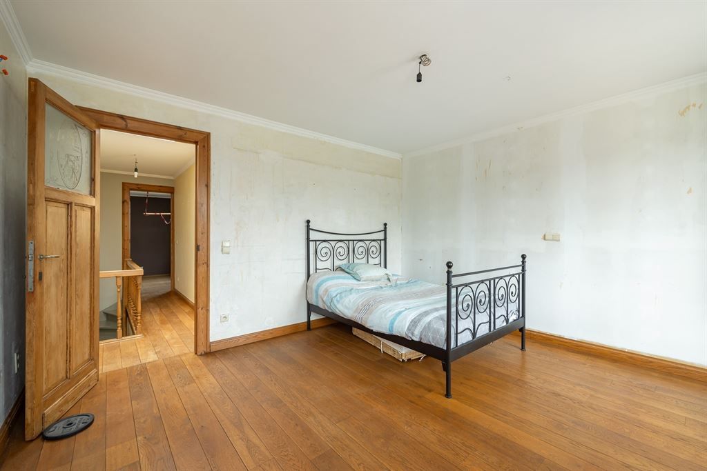 karaktervolle, te renoveren woning foto 14
