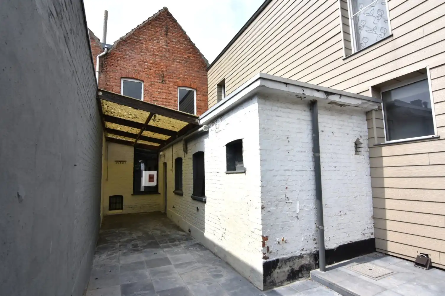 Te renoveren rijwoning met goeie ligging foto 13