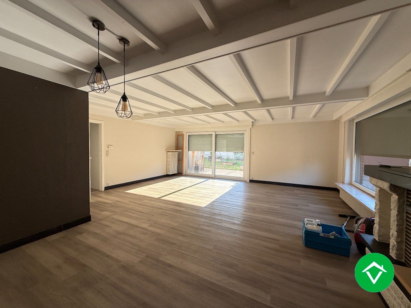 Gelijkvloerse woning met 3 slaapkamers, dubbele garage en tuin foto 3