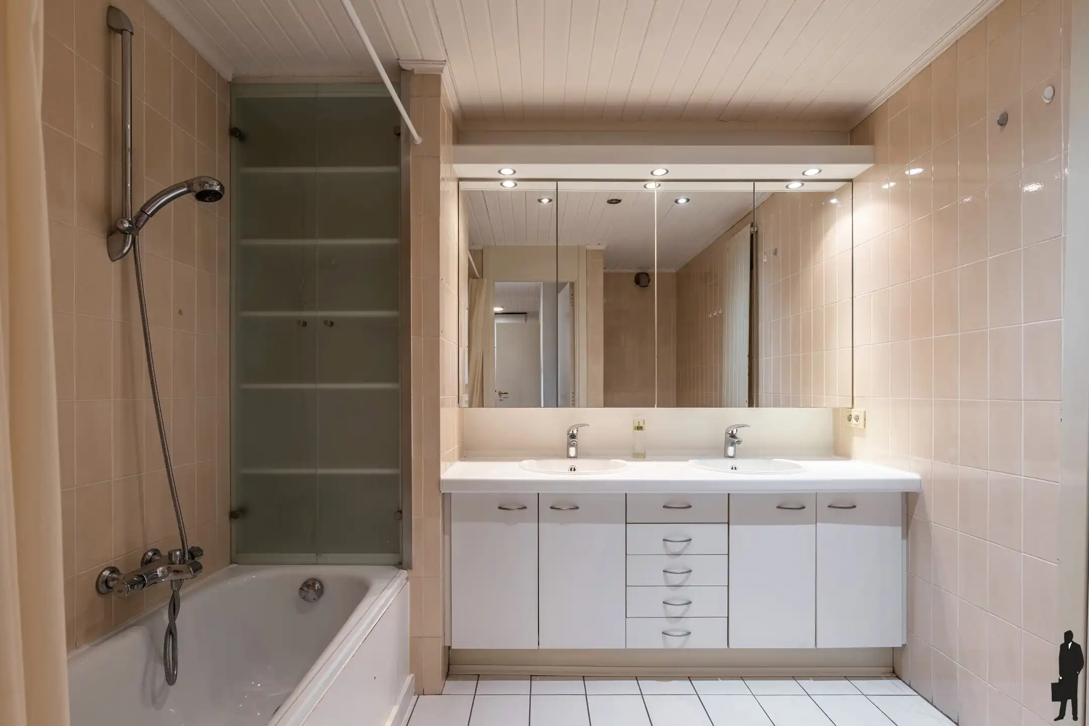 3 slpk-appartement met dubbele staanplaats in centrum Hove foto 13