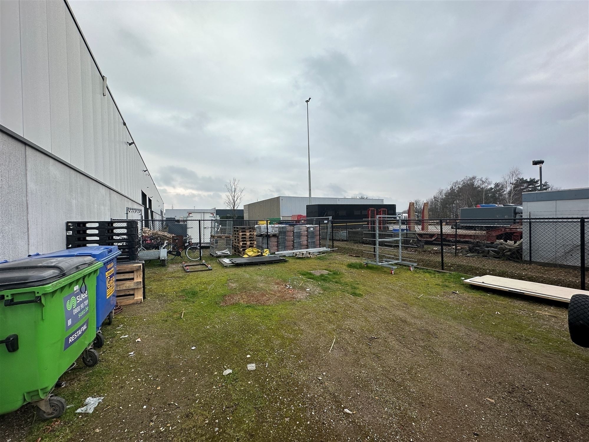KMO-unit met kantoorruimte en toonzaal foto 37