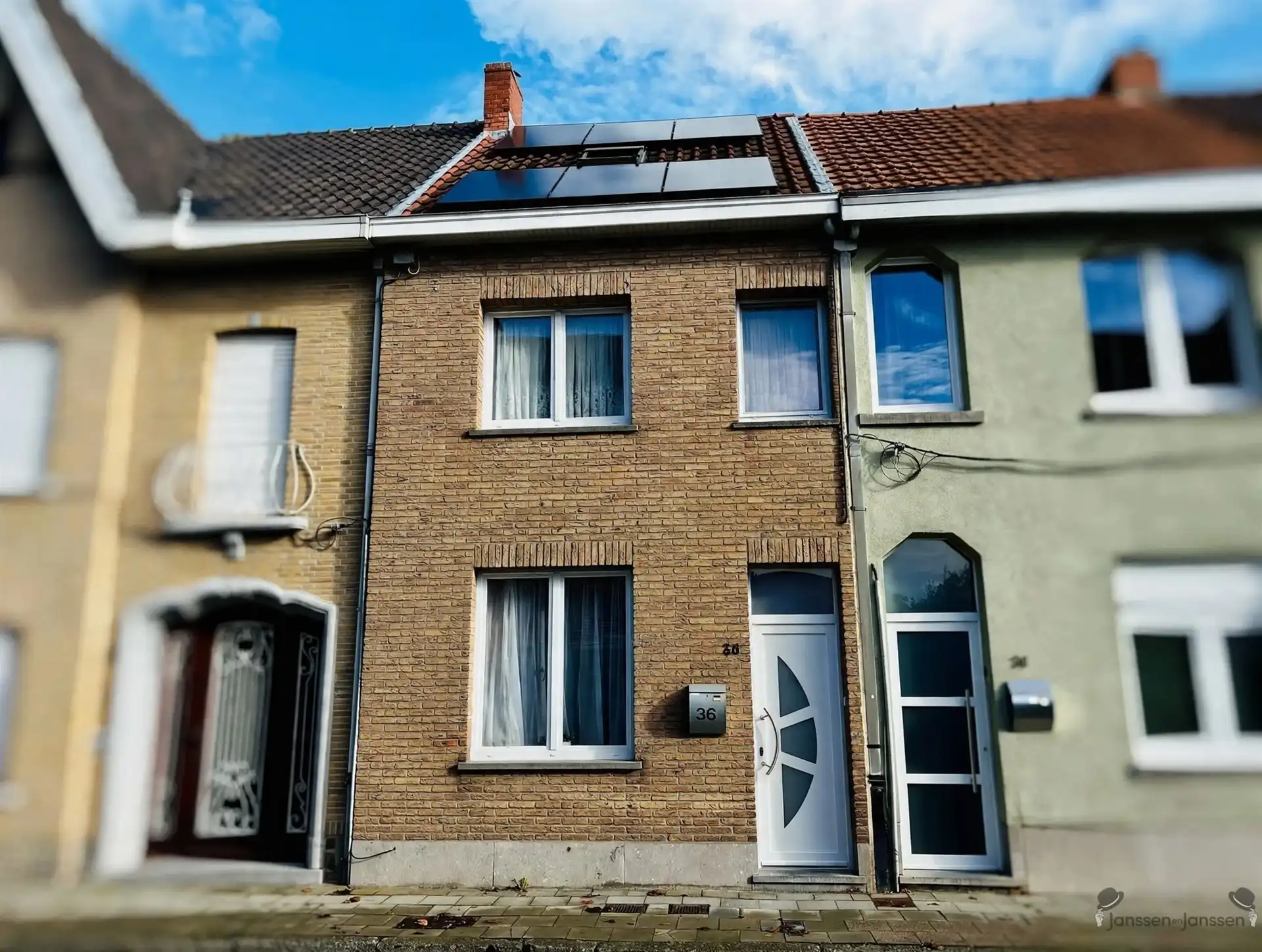 Energiezuinige rijwoning met 3 slpkmrs + tuin foto {{pictureIndex}}