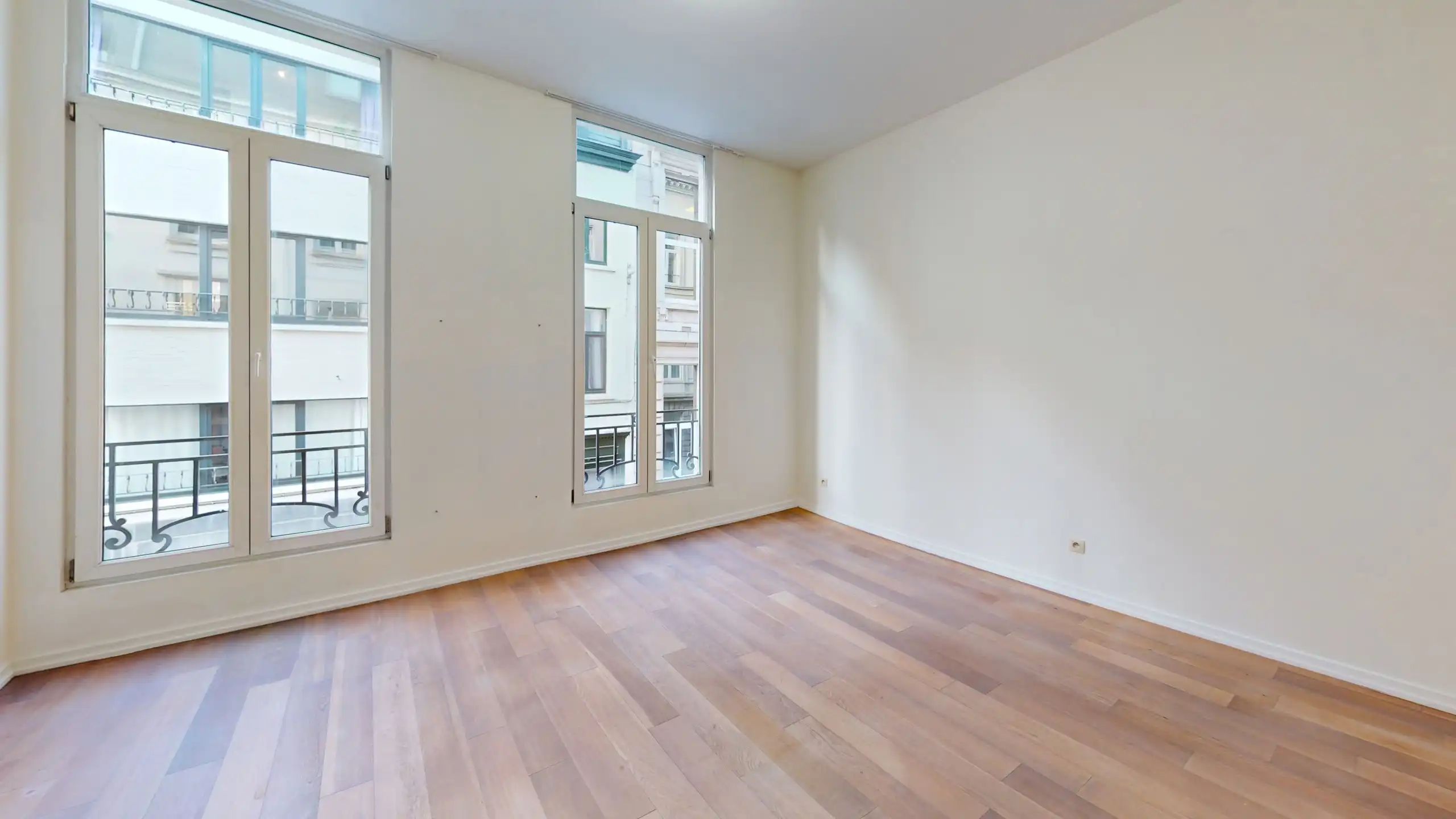 ANTWERPEN - CENTRUM  - Ruim drie slaapkamer appartement  foto 8