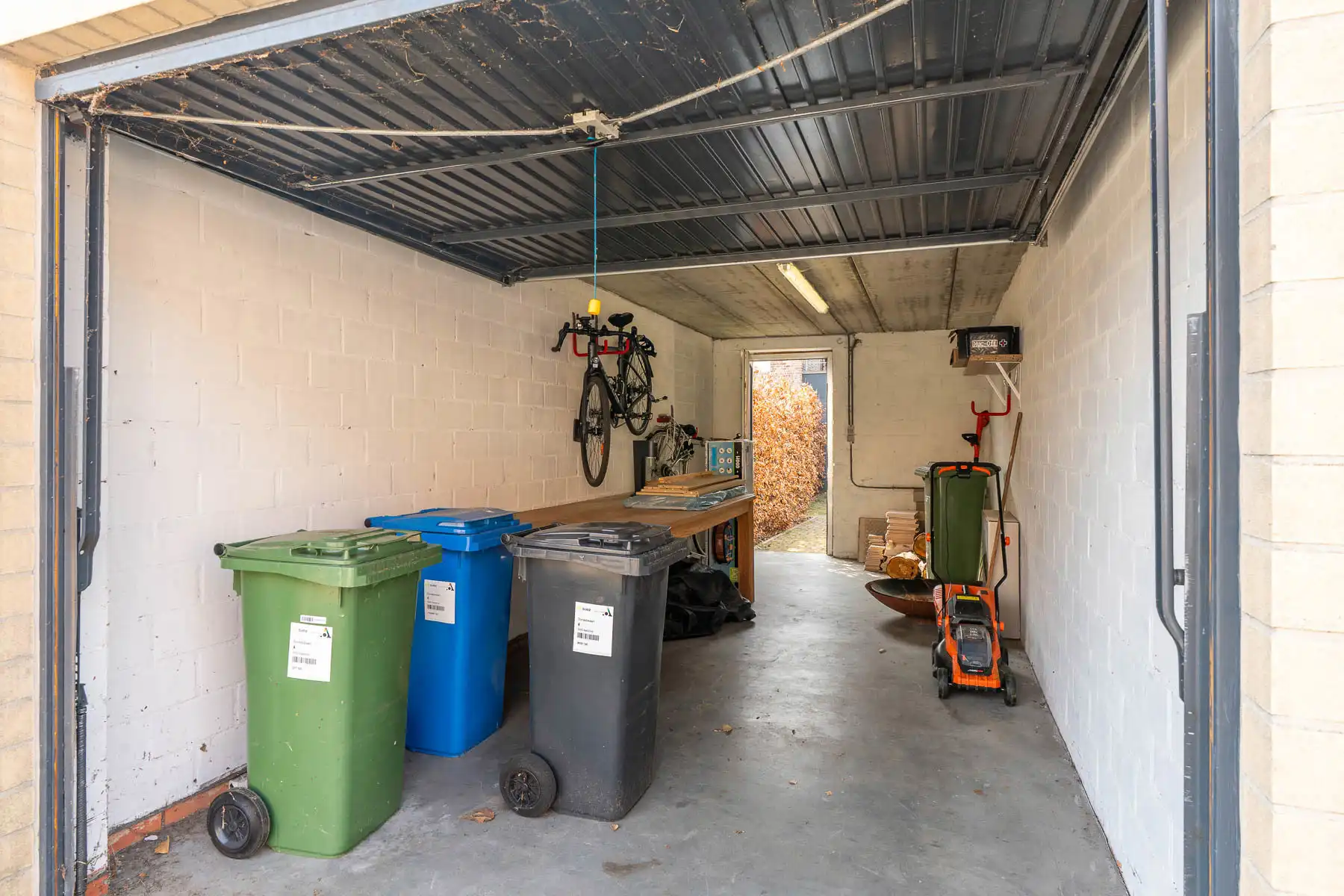 Ruim, energiezuinig appartement met terras, tuin en garage foto 28