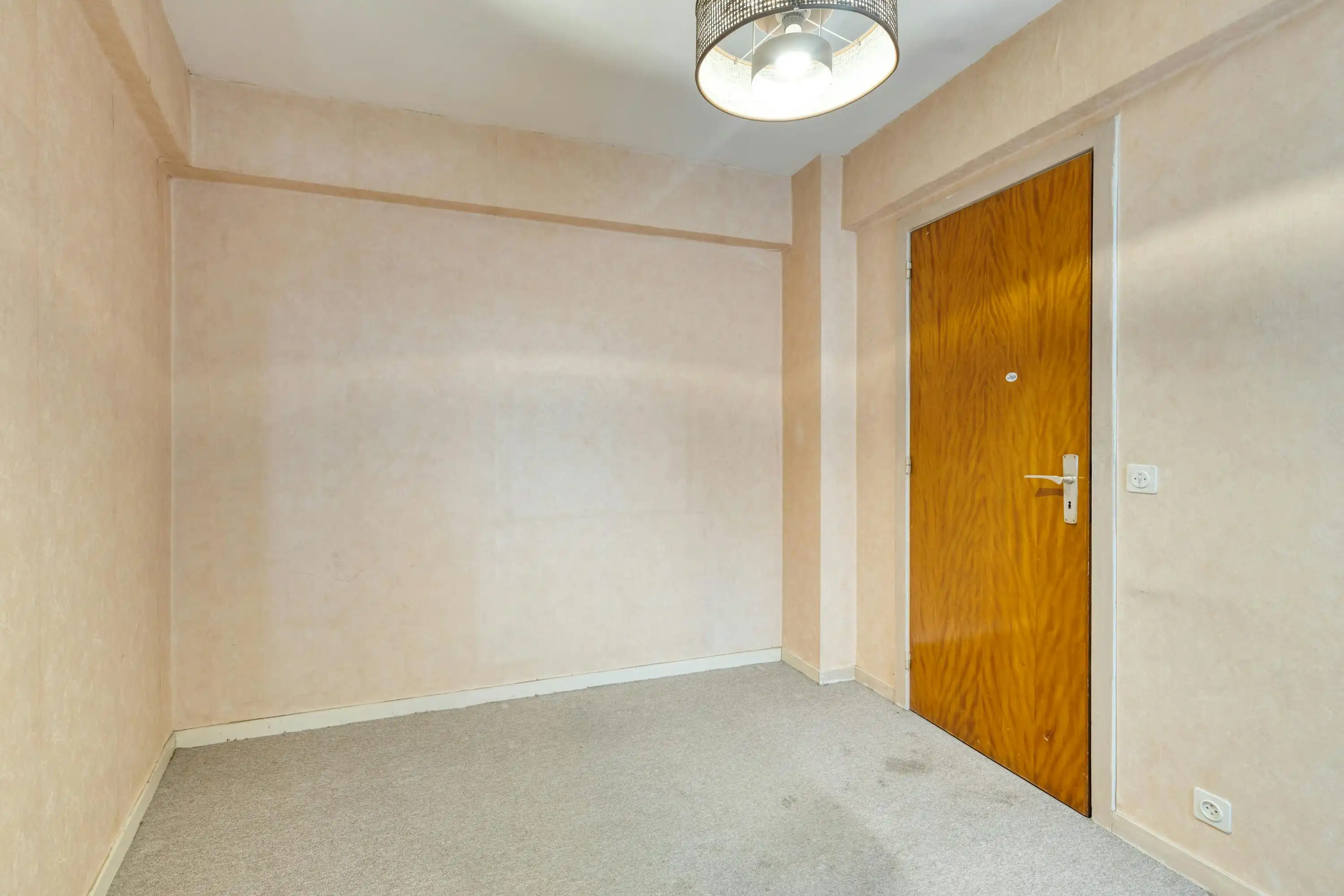 Te renoveren appartement op 4de verdieping te Deurne-zuid! foto 13