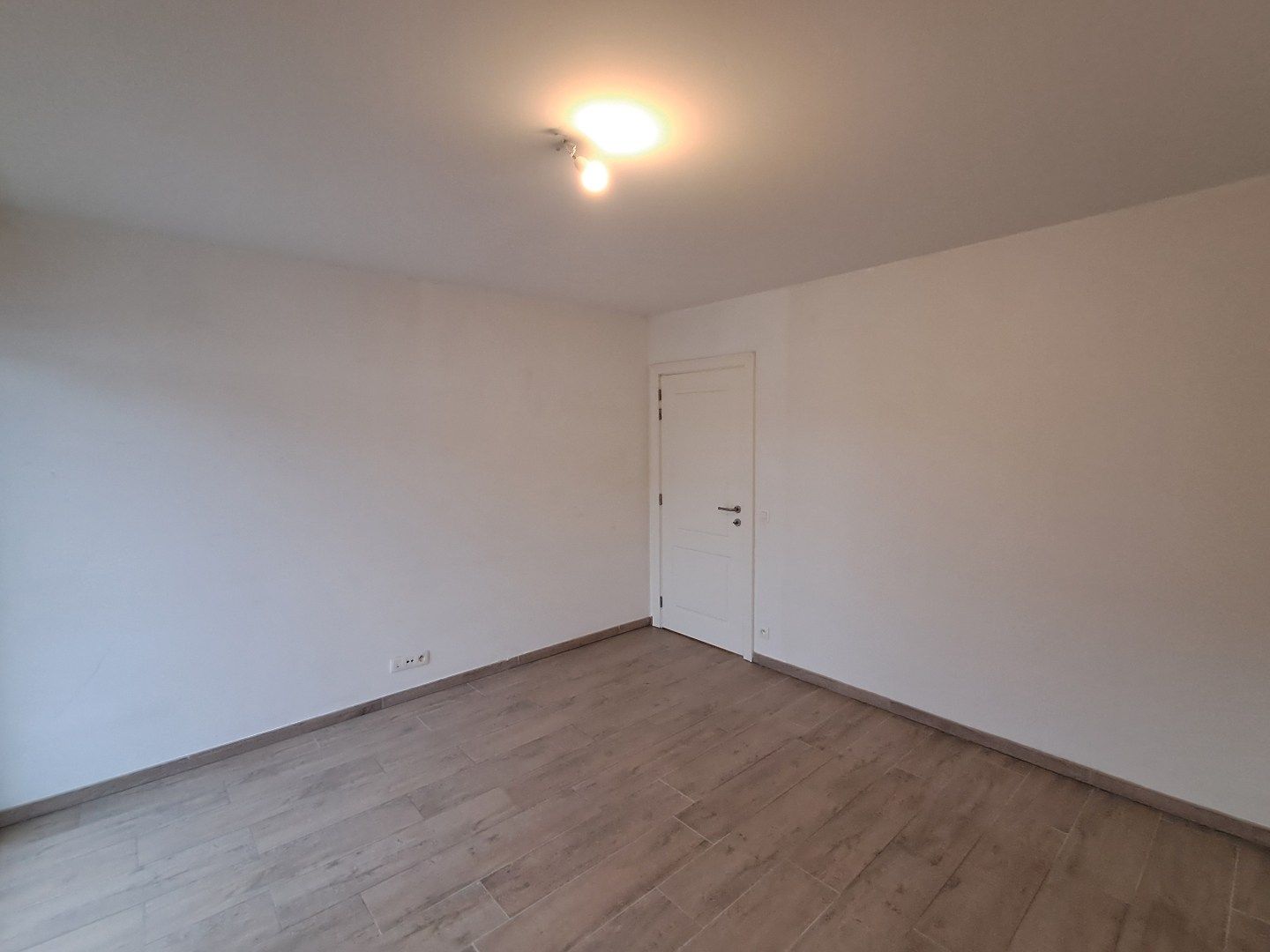 Ruim appartement met prachtig terras te Sijsele! foto 12