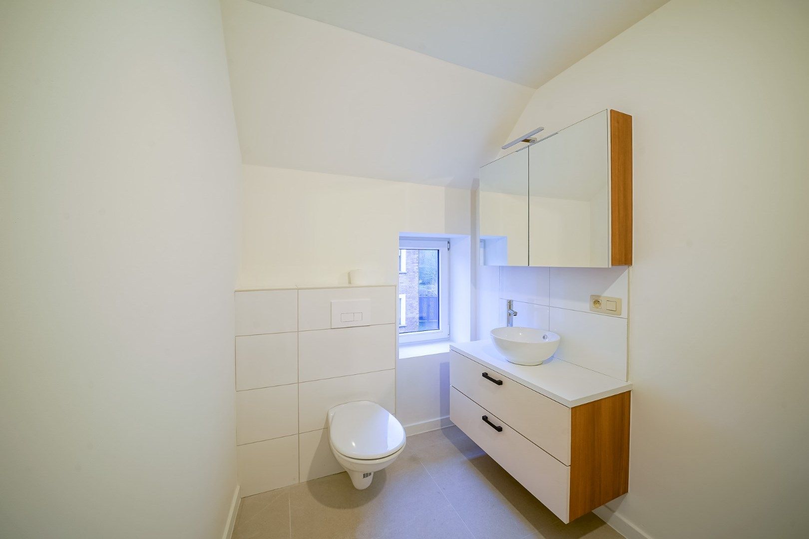 Totaal gerenoveerde woning te Huur in Zandvoorde met 3 slaapkamers en tuintje foto 17