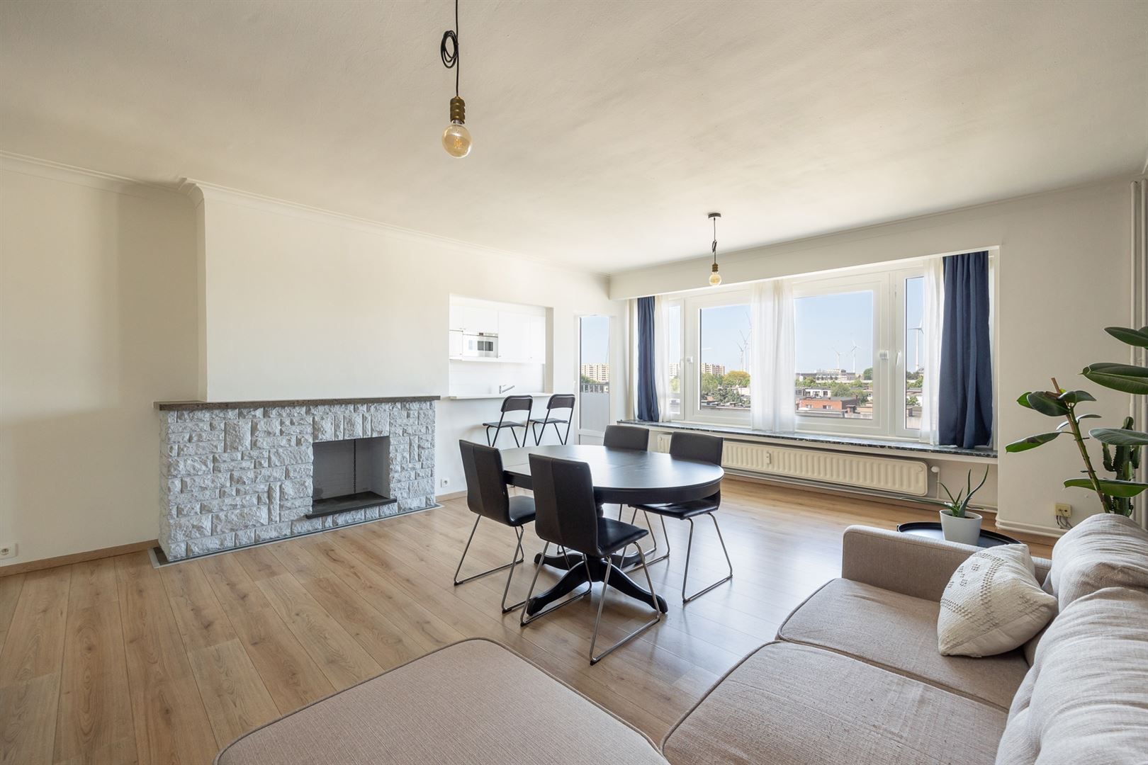 Ruim 2 slaapkamer appartement te Merksem foto 3