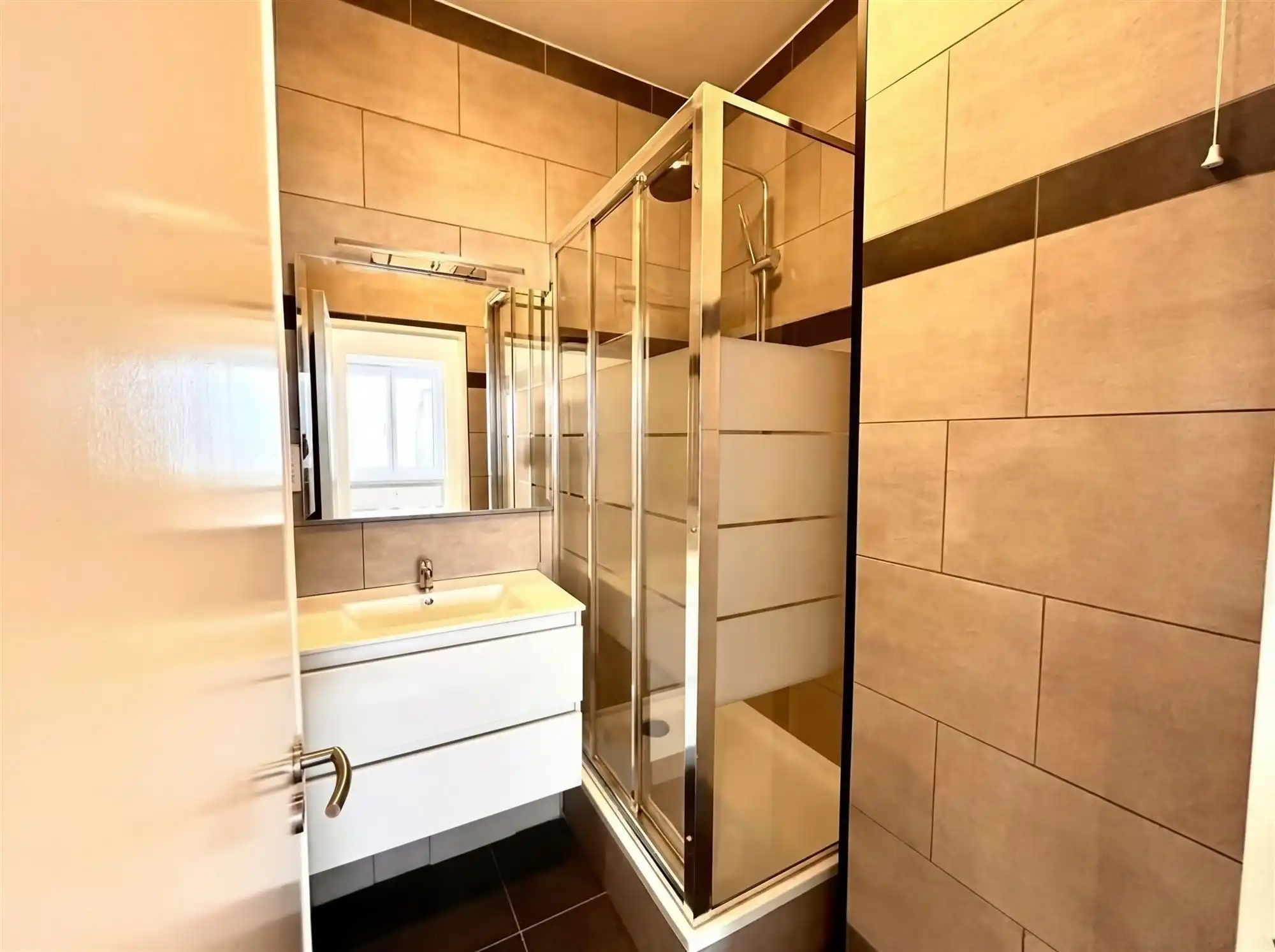 Recent gerenoveerd 4SLPK appartement met terras foto 6