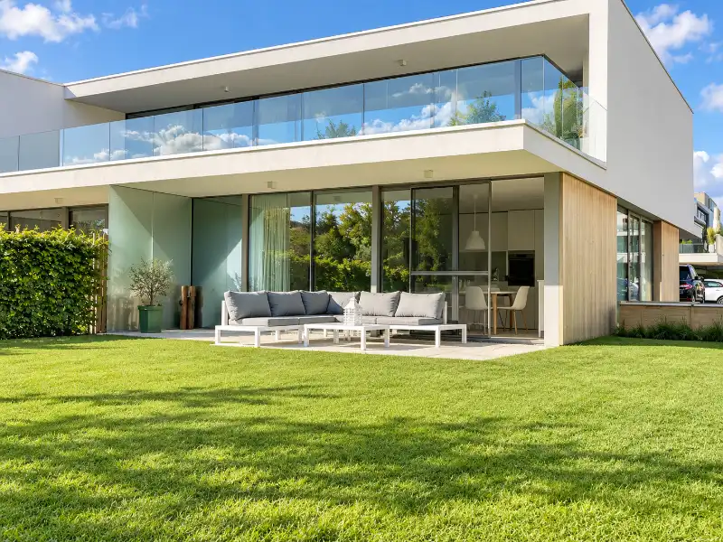 Exclusief wonen in Light Falls – schakelwoning met privétuin, terras en 2 parkeerplaatsen foto {{pictureIndex}}