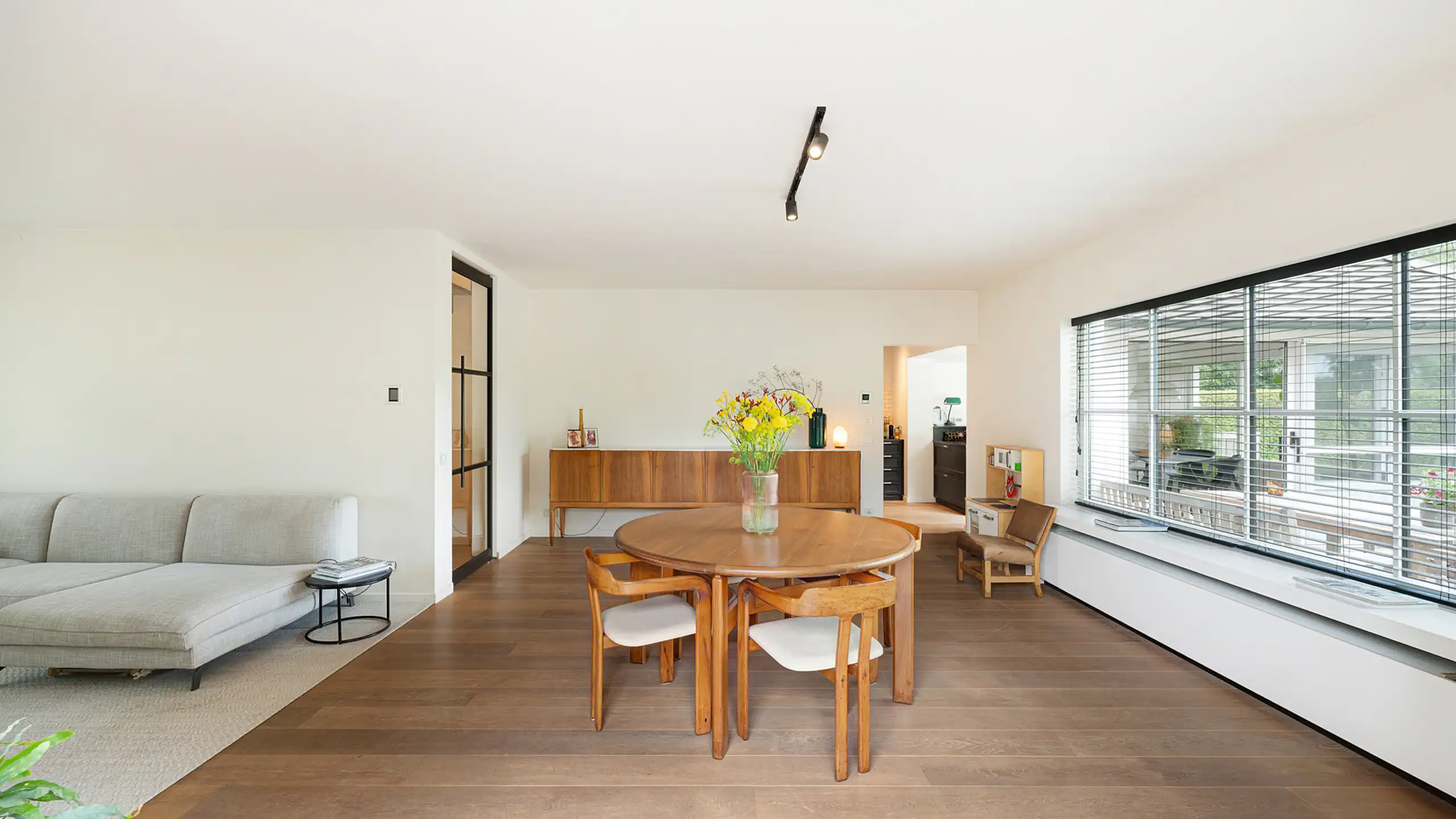 Vrijstaande woning met open zichten over de Damse polders foto 6