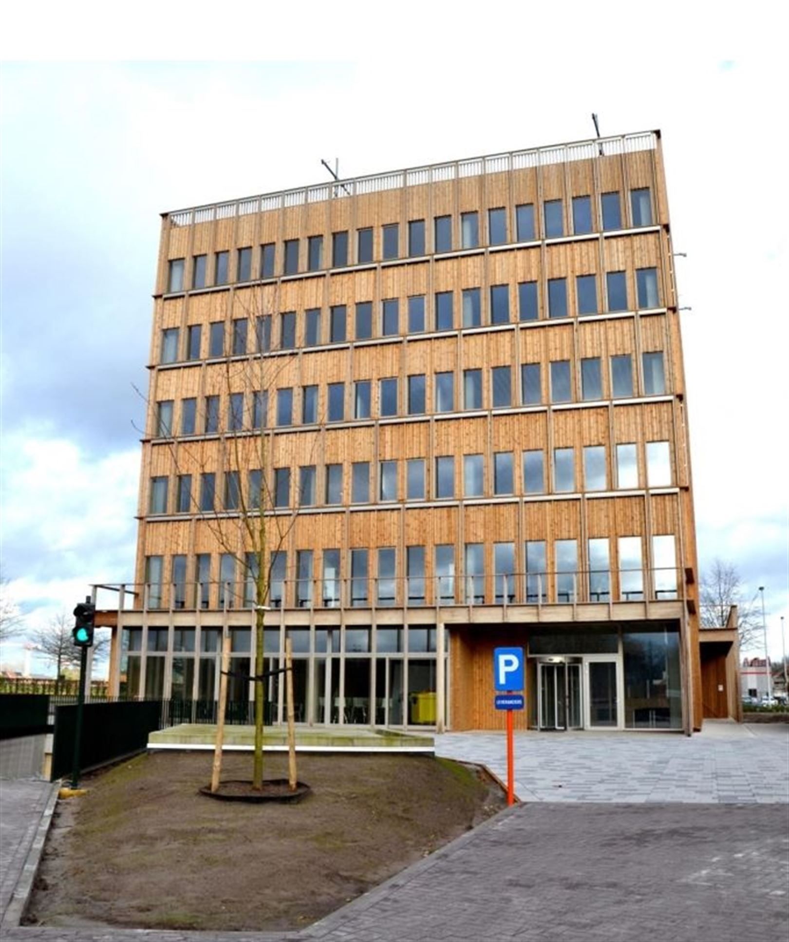 Nieuwbouw kantoren te huur vlakbij de snelweg foto {{pictureIndex}}