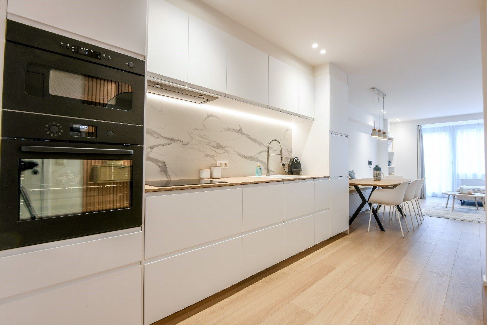 Mooi gerenoveerd appartement gelegen tussen de Zeedijk en het Driehoeksplein foto 6