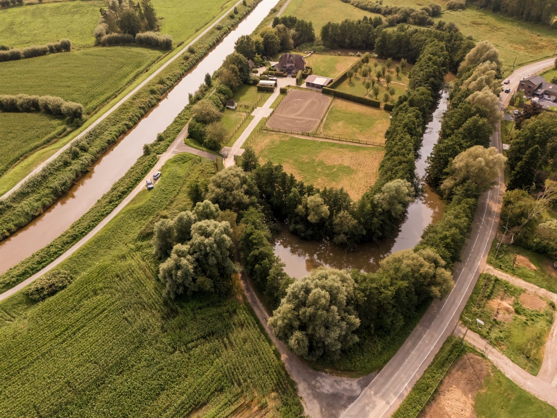 Uitzonderlijk en uniek pand in een paradijselijke omgeving waar luxe en natuur samenkomen foto 3