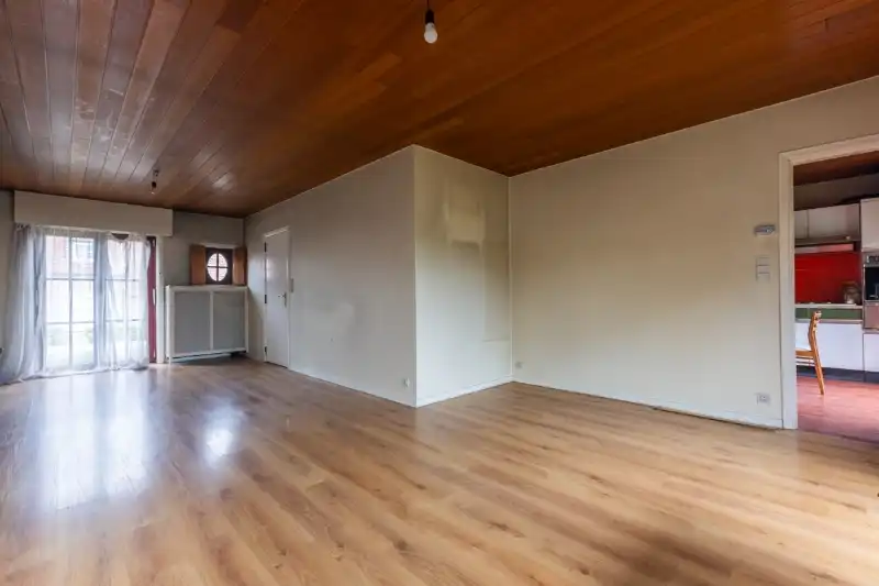 Rodenburg: Te renoveren alleenstaande wonig met 3 slaapkamers en dubbele garage op 558m² (elekrische keuring zonder inbreuken). foto 3