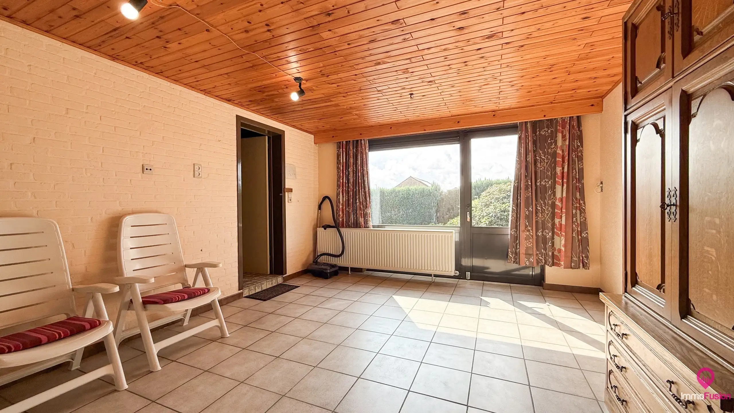 Rustig gelegen woning met dubbele garage, kelder en privacy! foto 19