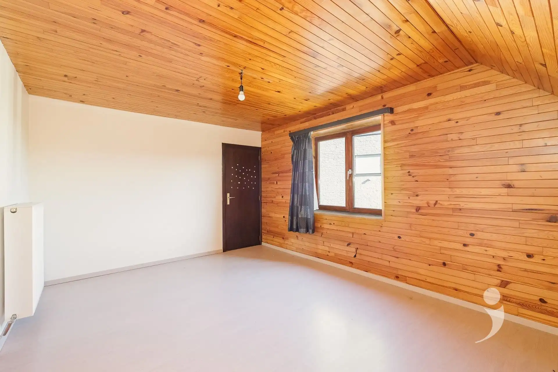 Ruime te renoveren woning met 3 slaapkamers foto 10