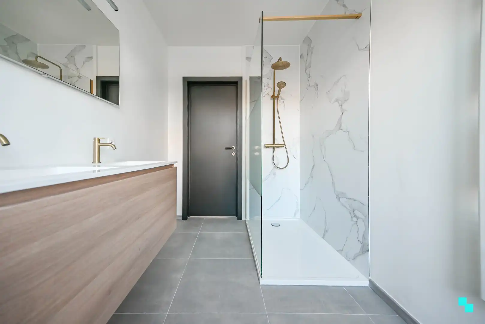 Gerenoveerd appartement met twee slaapkamers in centrum Tielt foto 16