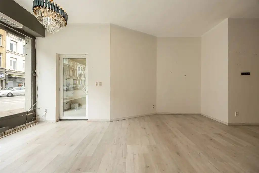 Ruime Handelsgelijkvloers met grote visibiliteit foto 8