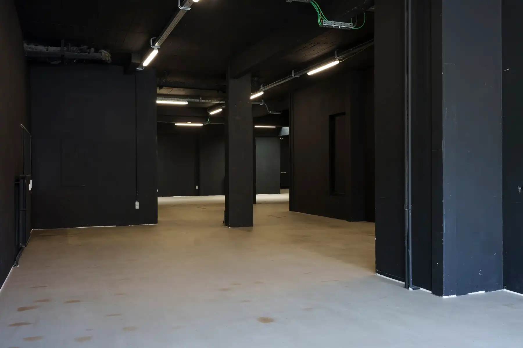 Veelzijdige commerciële ruimte met uitzonderlijke hoogte foto 10