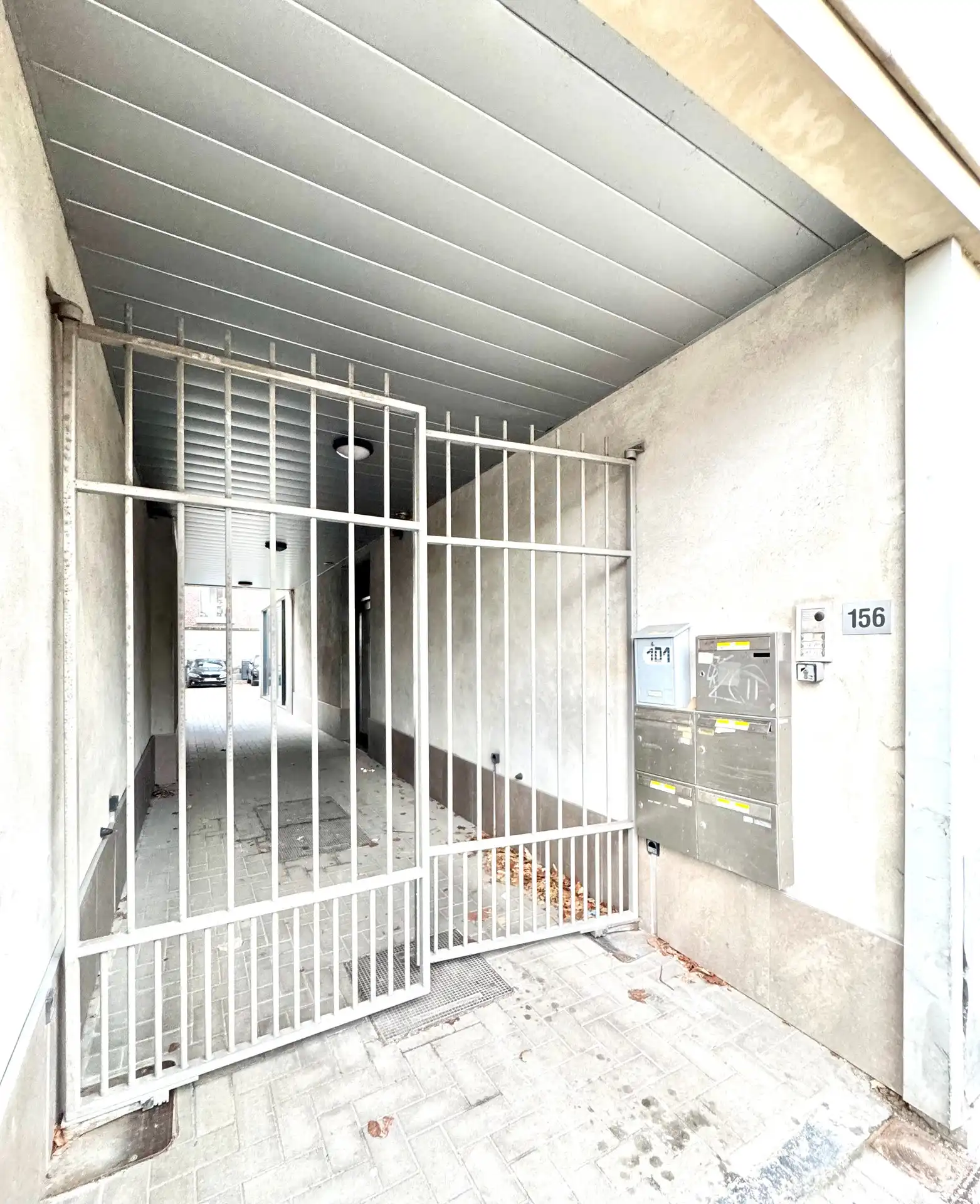 GELIJKVLOERS APPARTEMENT| 2 KAMERS | 1 PARKEERPLAATS | TERRAS foto 7