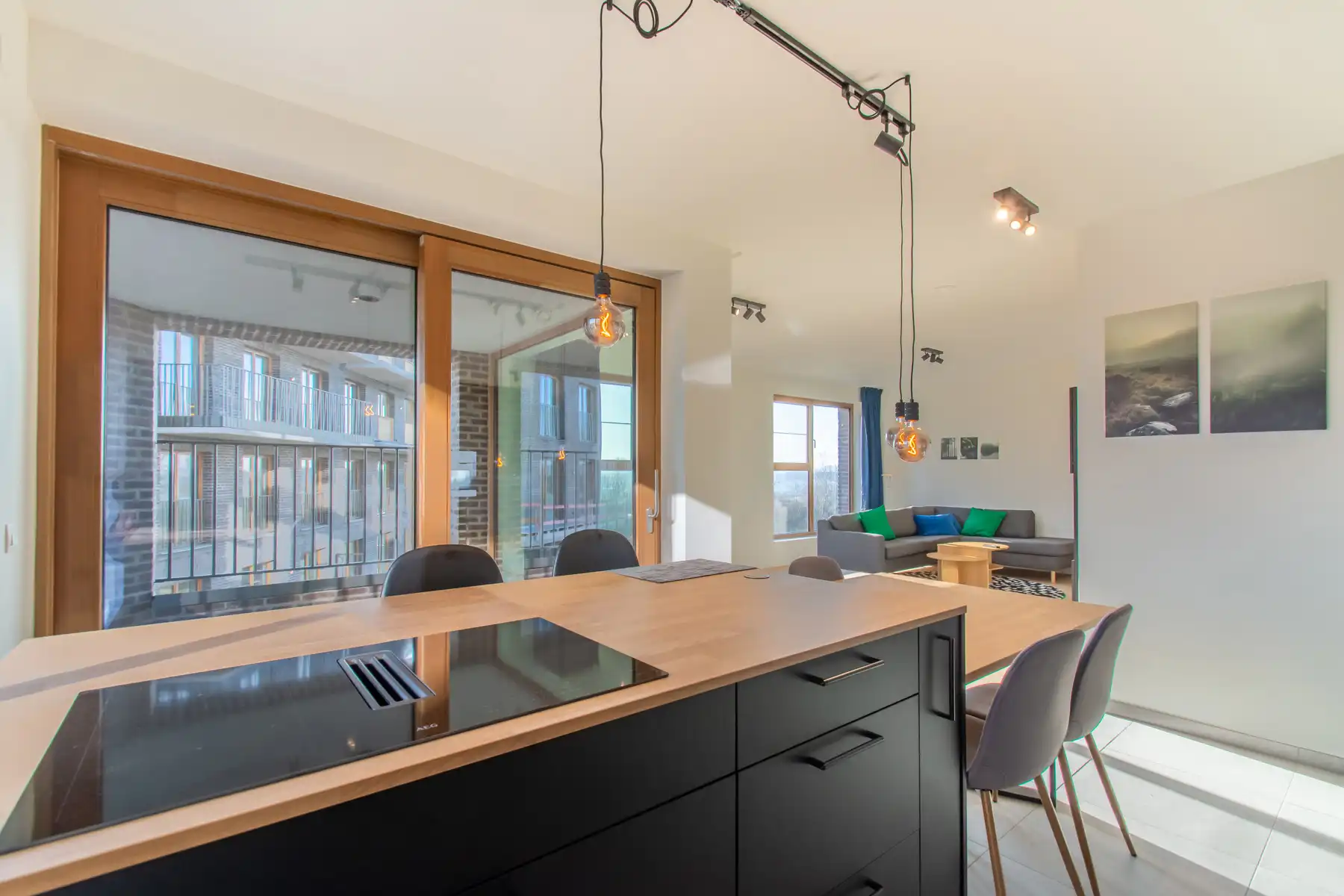 Rustig en comfortabel gemeubeld 2slpk appt. met mooi terras  foto 3