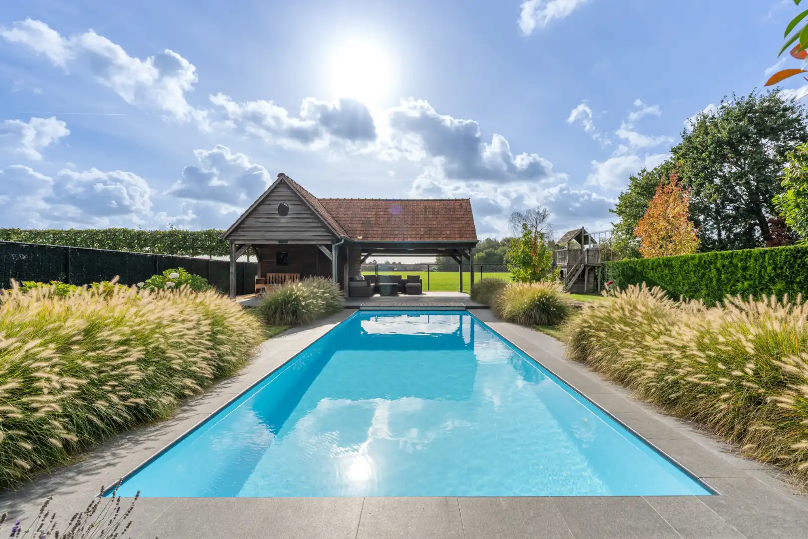 Stijlvolle villa in tijdloze pastorijstijl met zwembad en exclusieve tuinbeleving. foto 7