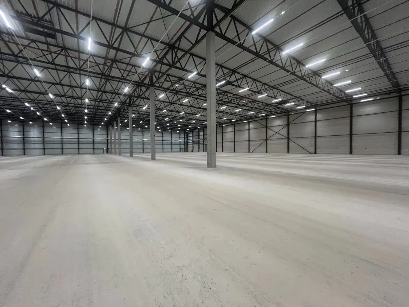 12.205m² logistiek magazijn met kantoren foto 5