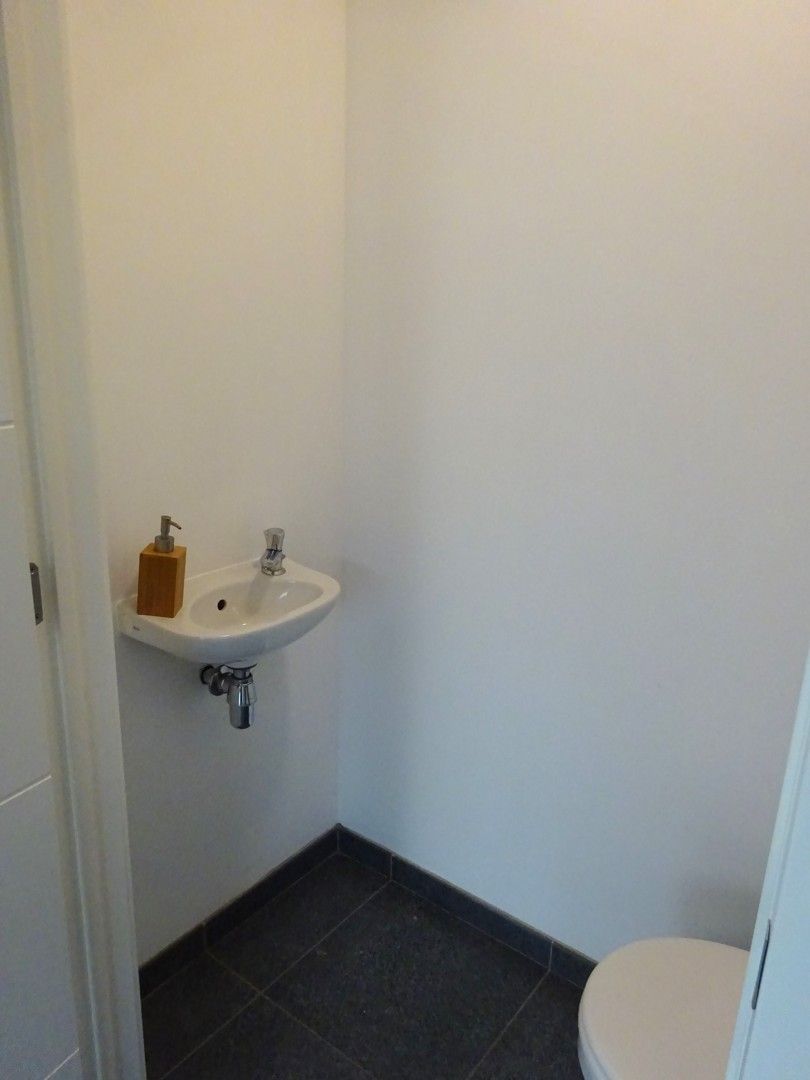Kantoorruimte (25 m²) geschikt voor kantoor, dienstverlening of vrije beroepen foto 9