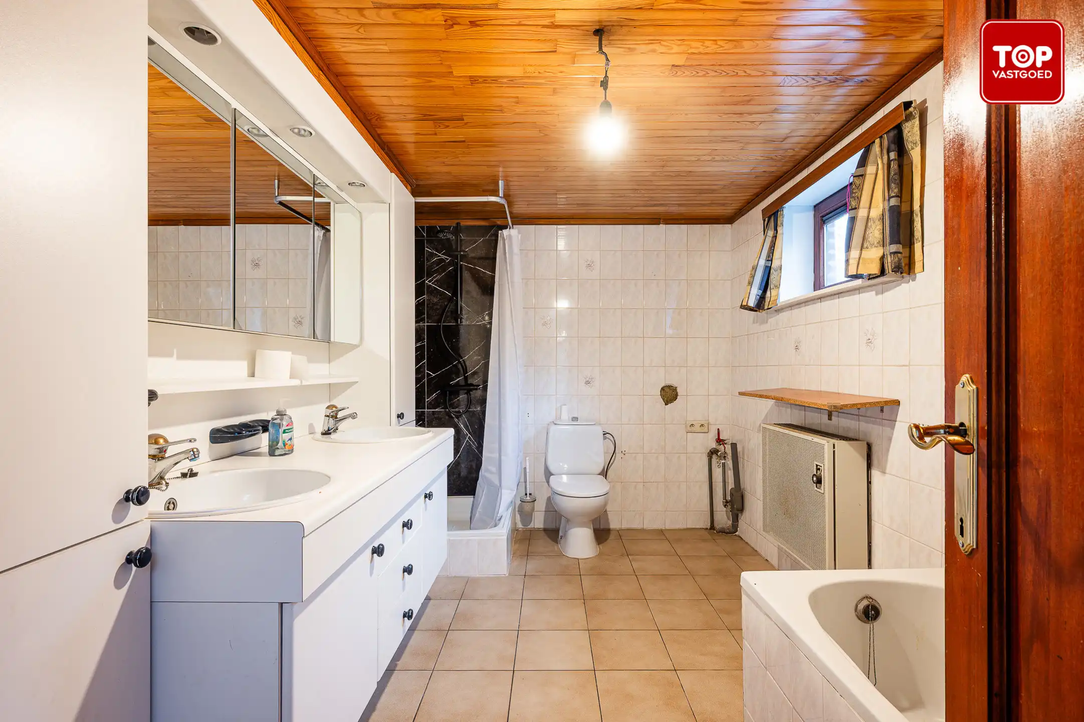 Te renoveren woning met 4 slaapkamers en leuke stadstuin. foto 10