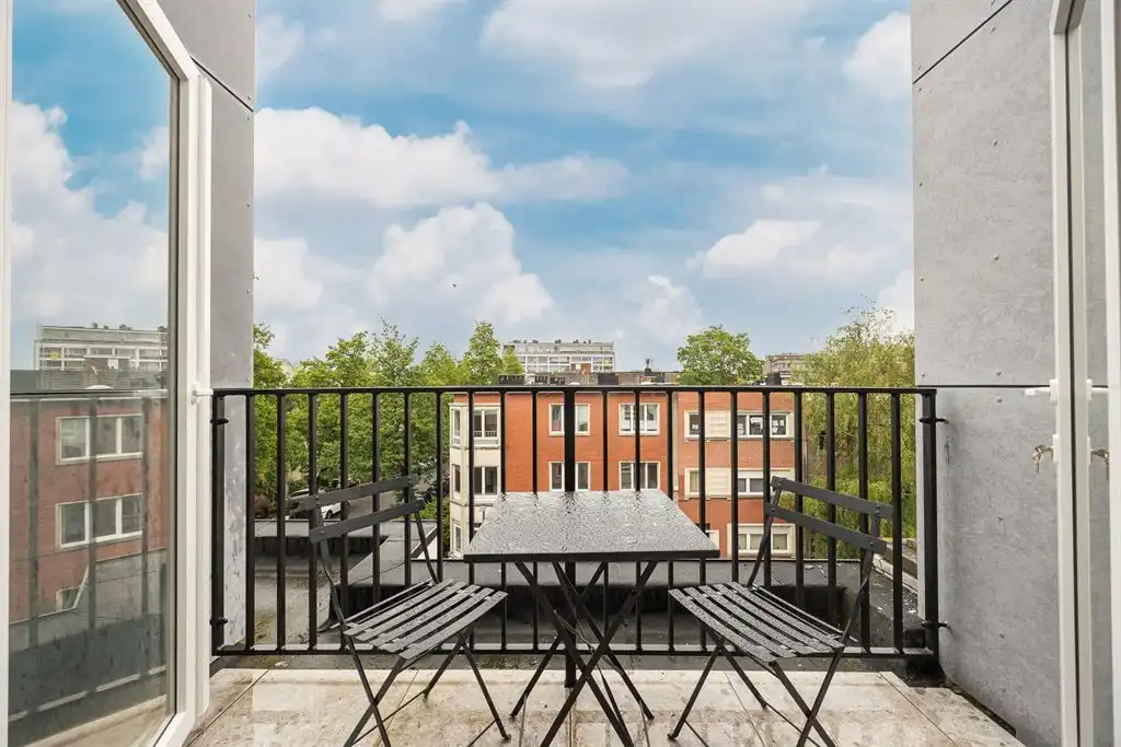 Stijlvol nieuwbouwappartement met terras foto 3