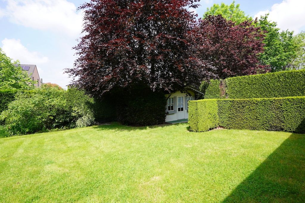 Residentieel gelegen bungalow op 910 m² voorzien van 4 slaapkamers foto 9