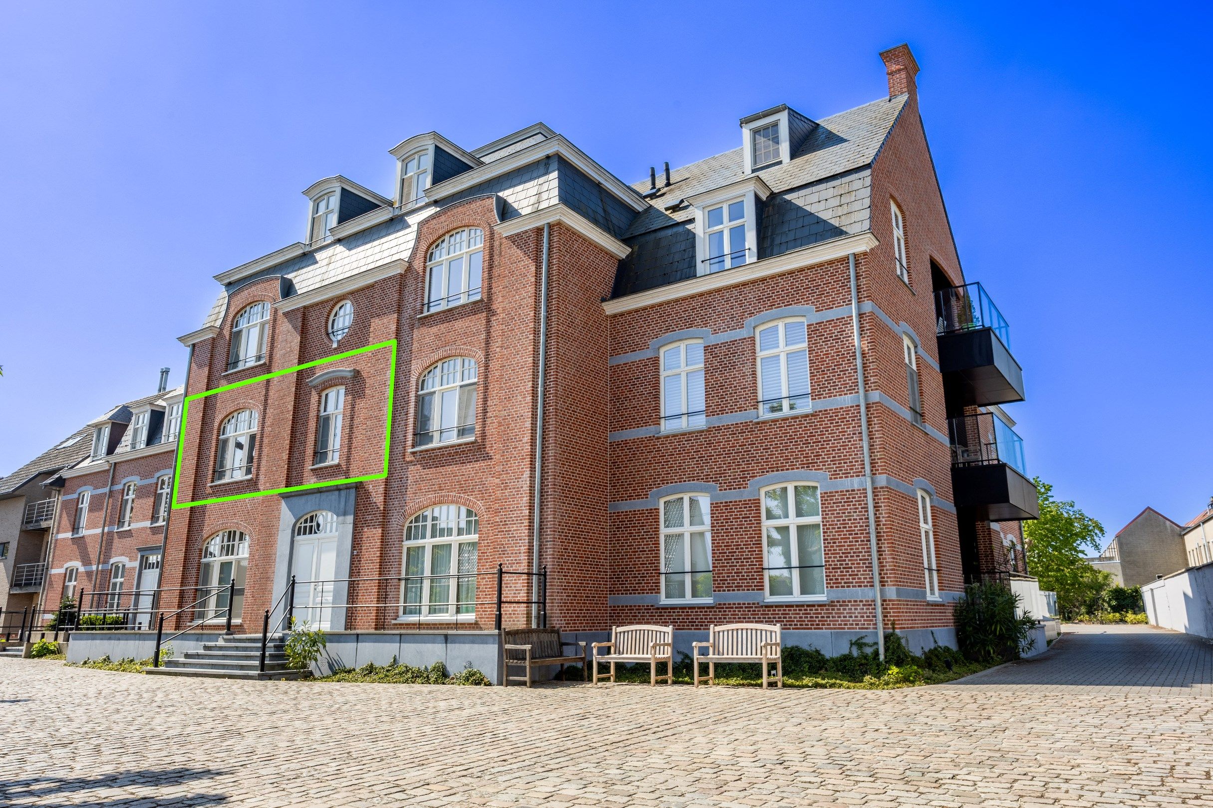 LUXE APPARTEMENT IN HARTJE ZWEVEGEM foto {{pictureIndex}}