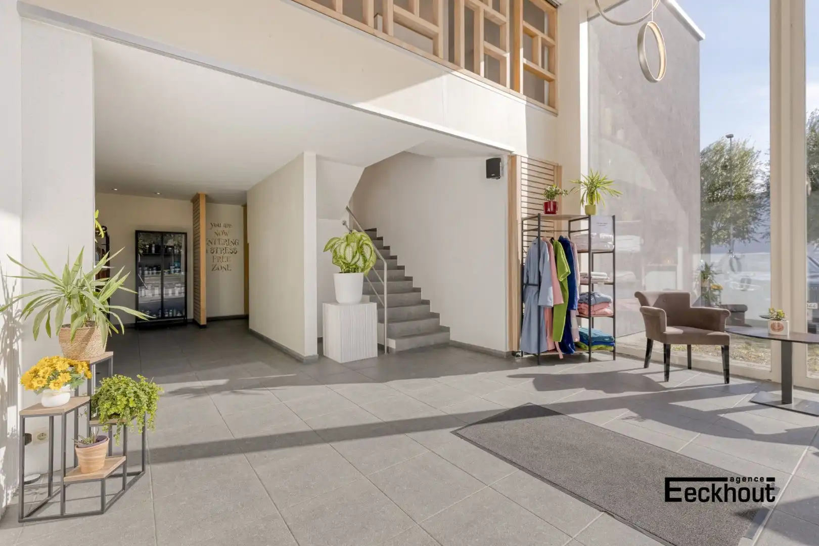 Handelscomplex op gunstige locatie foto 11