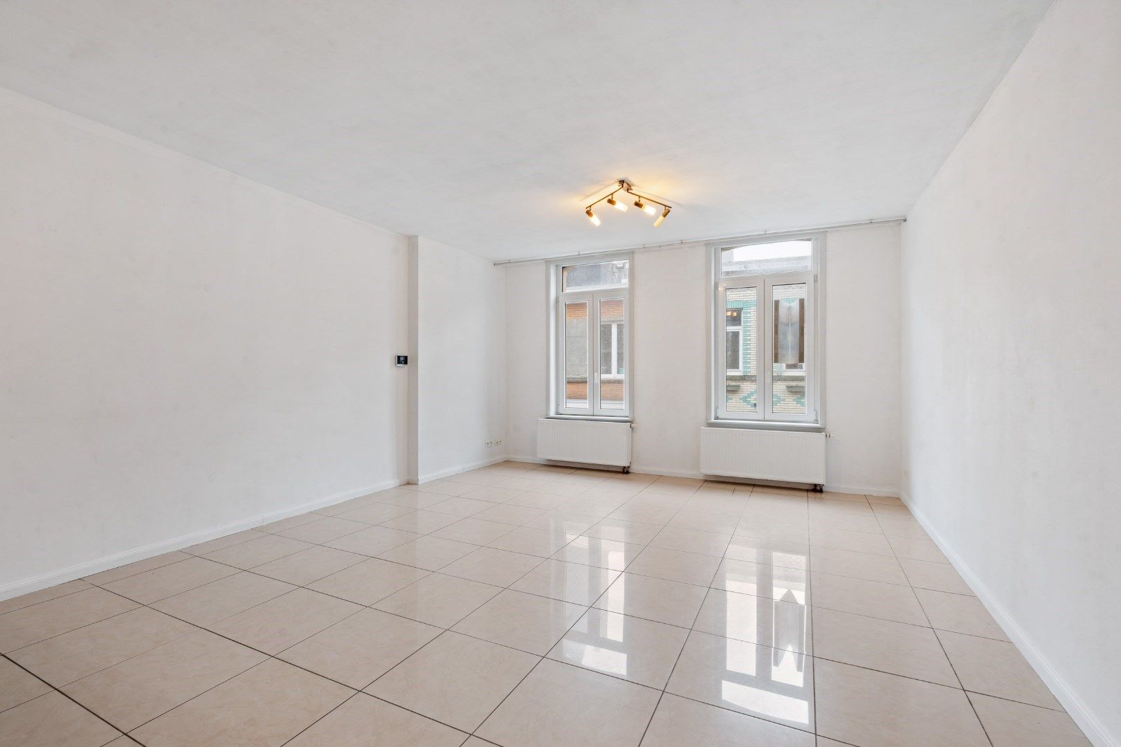 Instapklaar appartement met 2 ruime slaapkamers foto {{pictureIndex}}