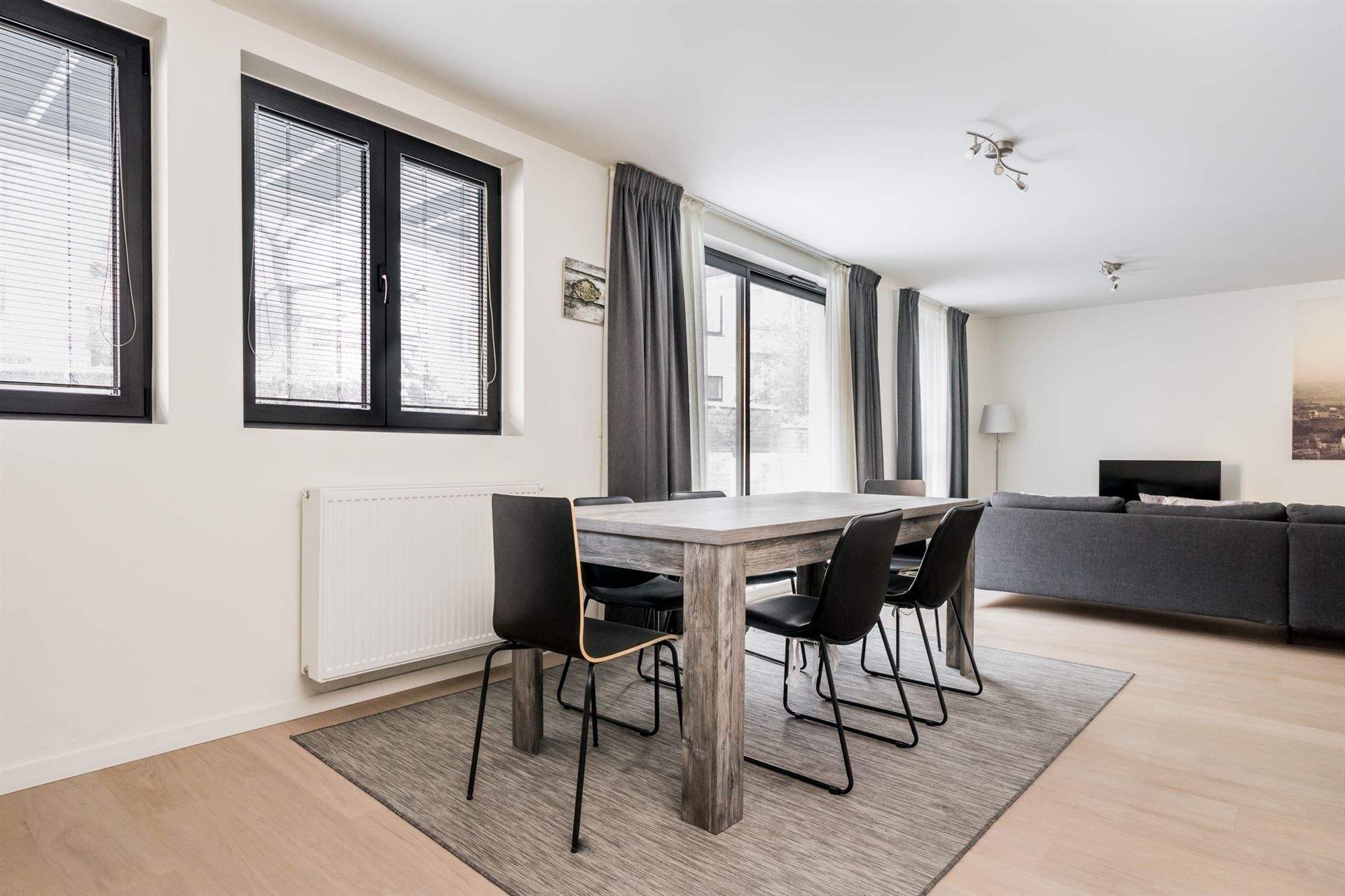 Prachtig recent 2 slaapkamer appartement in de Europese wijk foto 10