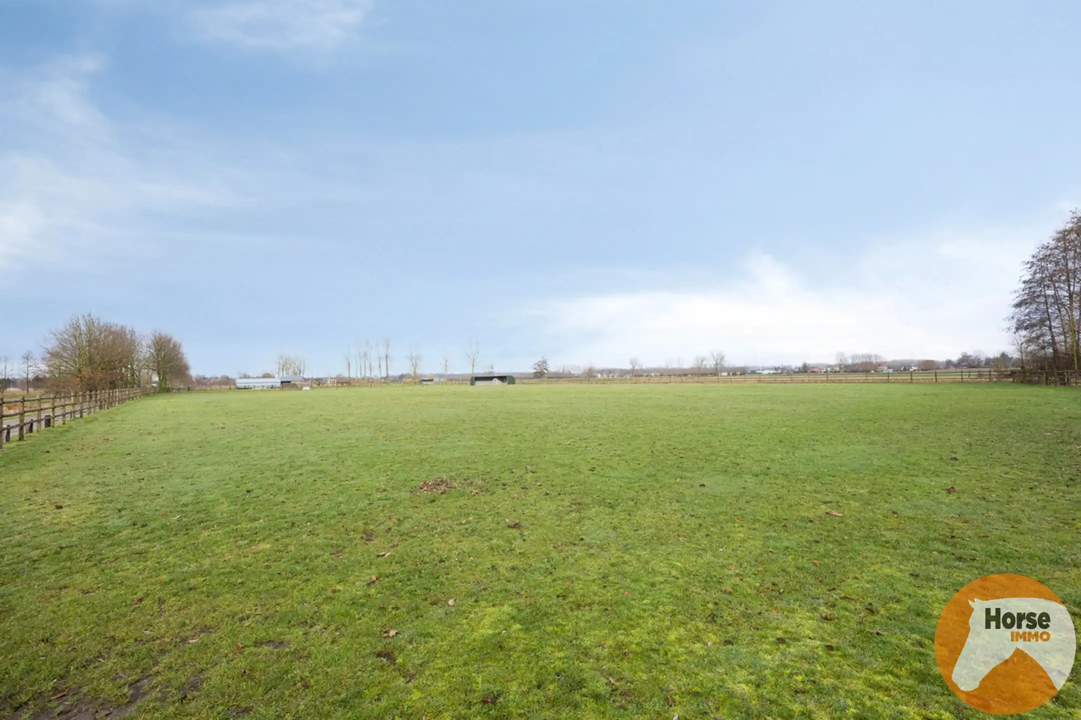 LOCHRISTI - Rustig gelegen stalgebouw op +- 2,3HA foto 8