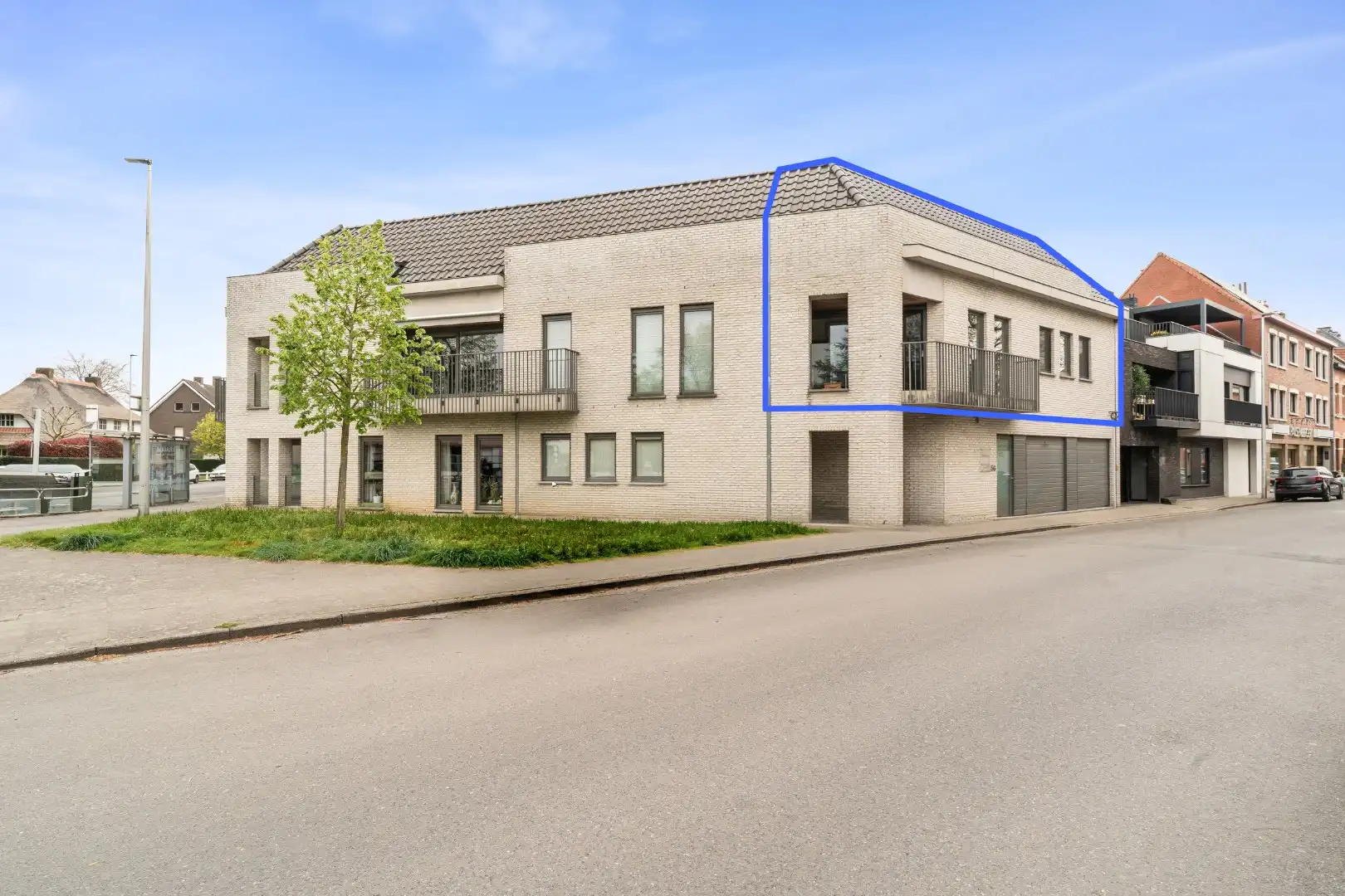 Recent duplex-appartement te huur in Gent (Mariakerke) – ruim, lichtrijk en kwalitatief afgewerkt foto {{pictureIndex}}